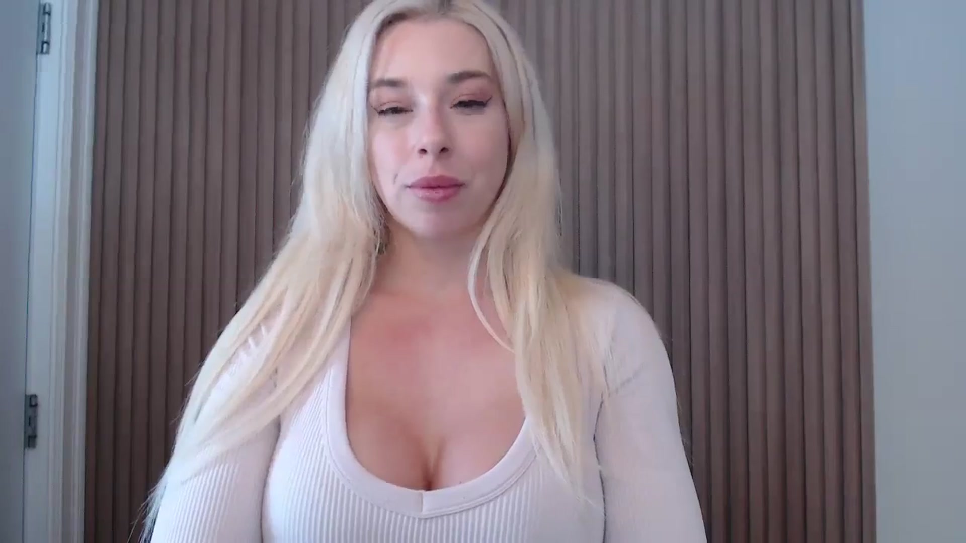 Gallery image thumbnail from Riley_Parks's myfreecams stream on, 02/06/2025, 16:16 image 3 of 20