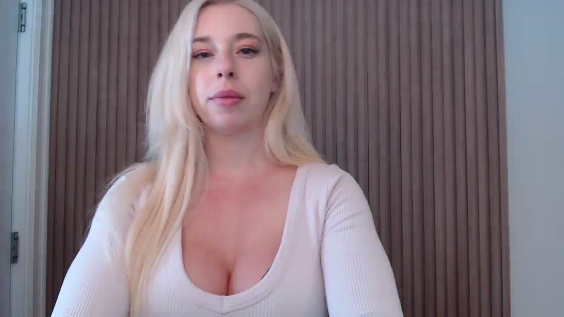 Gallery image thumbnail from Riley_Parks's myfreecams stream on, 02/06/2025, 17:50 image 16 of 20