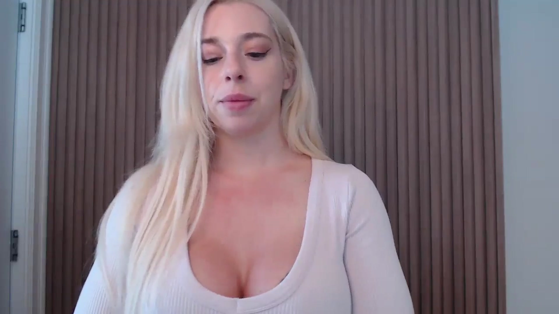 Gallery image thumbnail from Riley_Parks's myfreecams stream on, 02/06/2025, 17:50 image 13 of 20