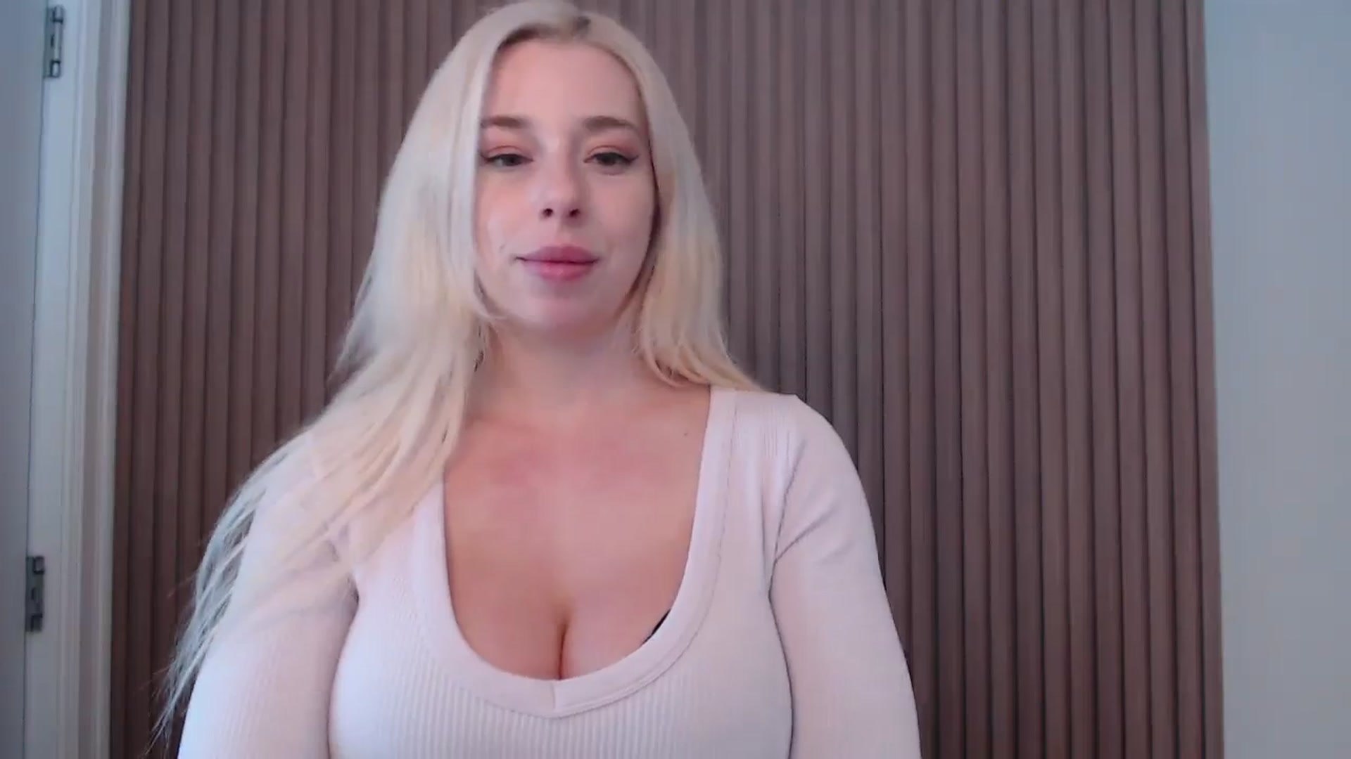Gallery image thumbnail from Riley_Parks's myfreecams stream on, 02/06/2025, 17:50 image 6 of 20
