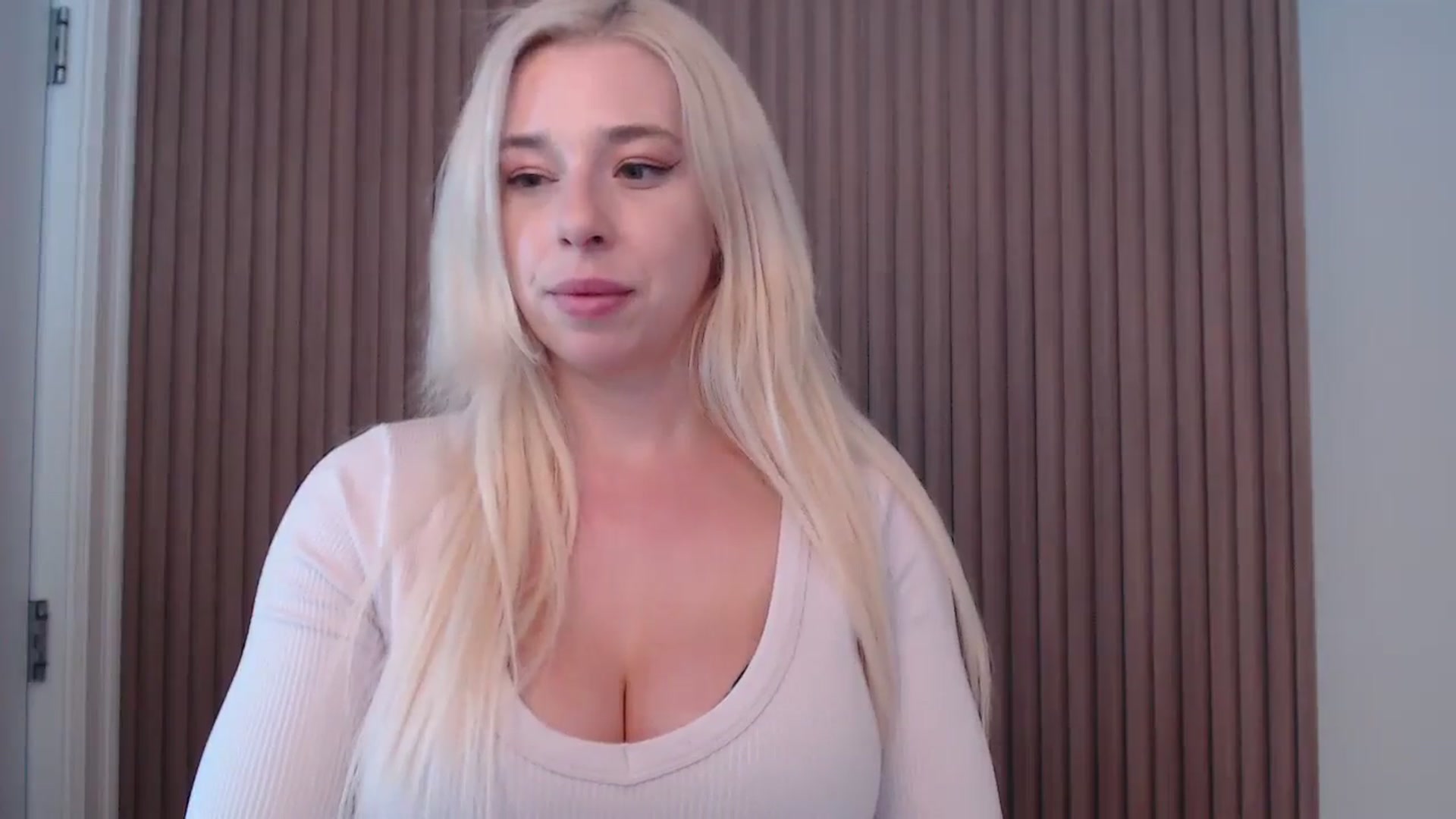 Gallery image thumbnail from Riley_Parks's myfreecams stream on, 02/06/2025, 17:50 image 2 of 20
