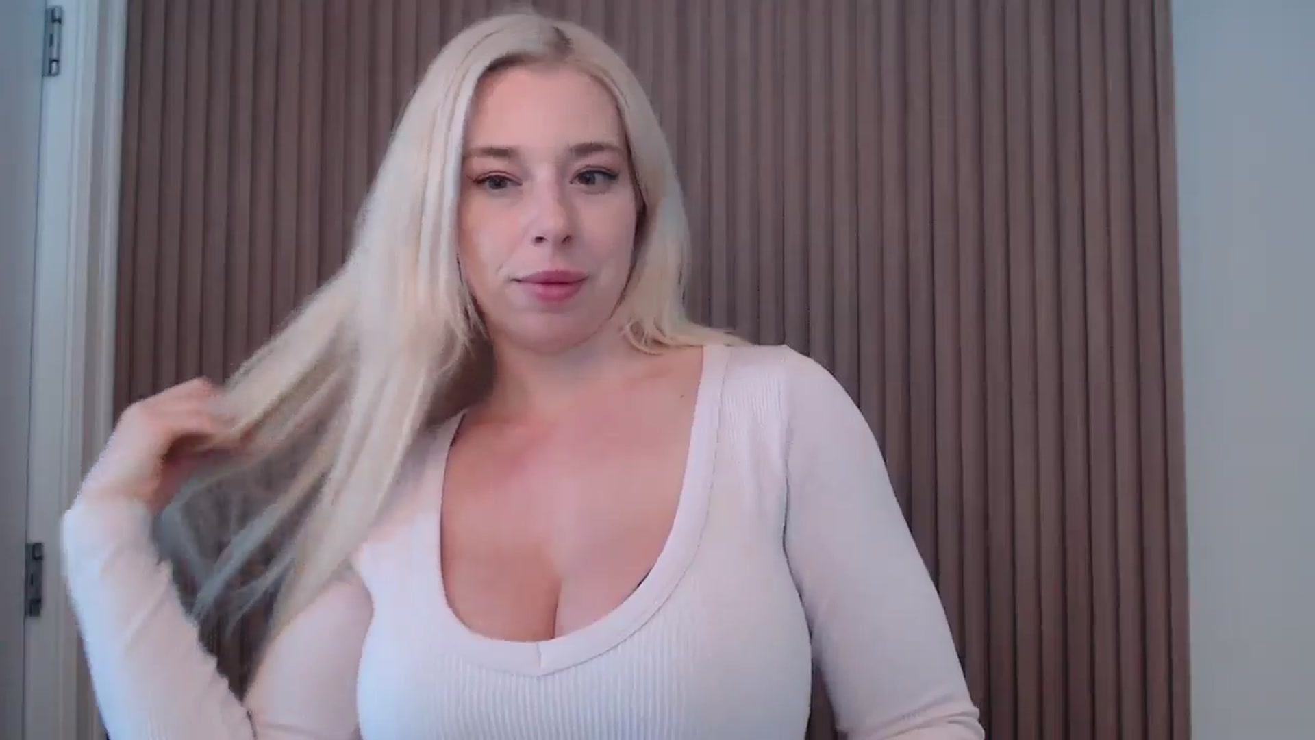Gallery image thumbnail from Riley_Parks's myfreecams stream on, 02/06/2025, 17:50 image 5 of 20