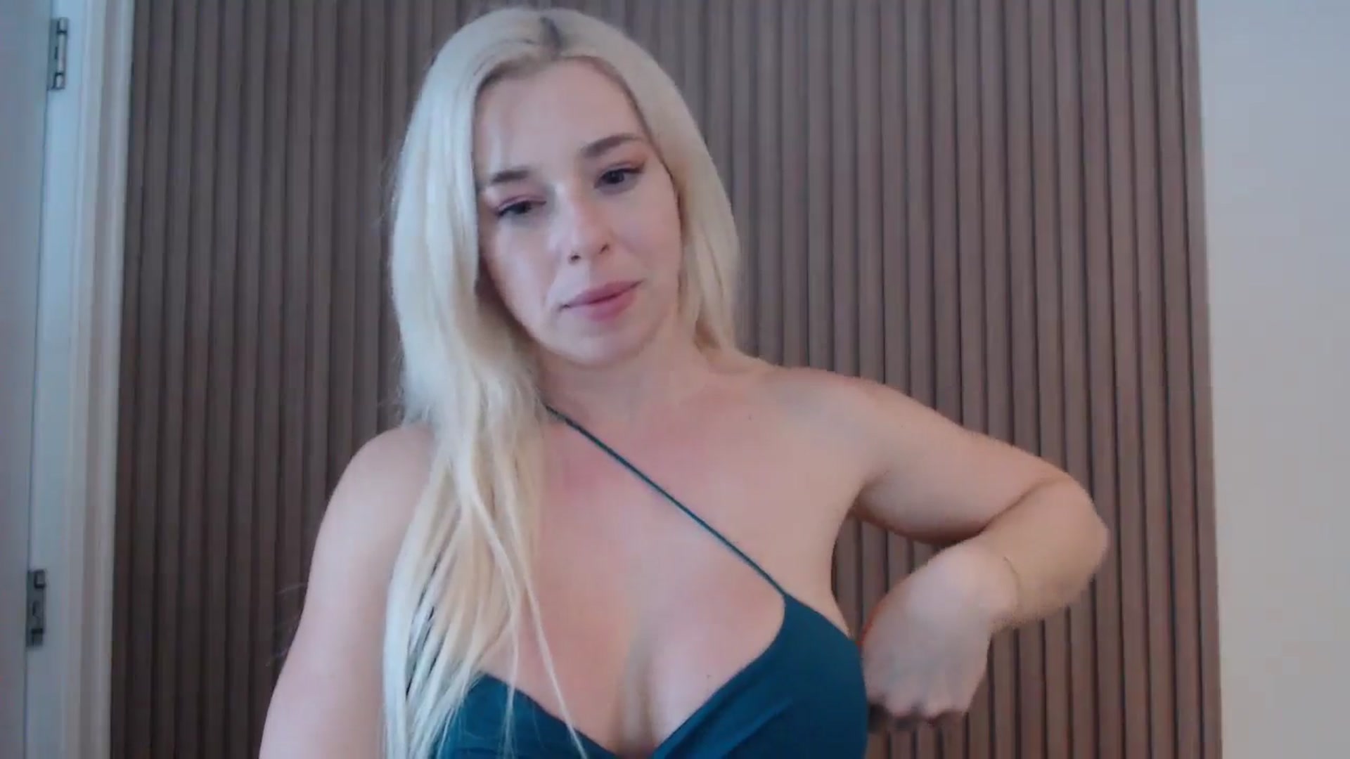 Gallery image thumbnail from Riley_Parks's myfreecams stream on, 02/06/2025, 20:55 image 8 of 20