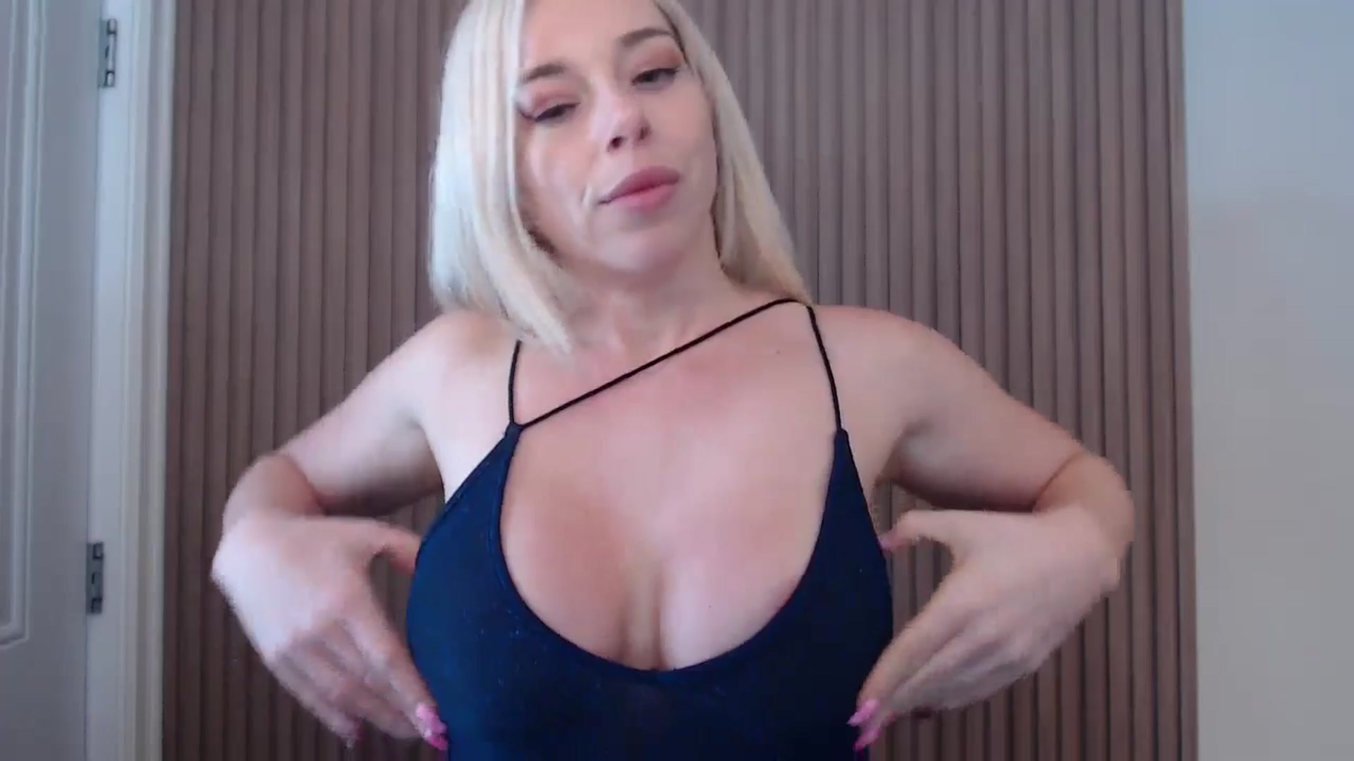 Gallery image thumbnail from Riley_Parks's myfreecams stream on, 02/16/2025, 19:11 image 9 of 20