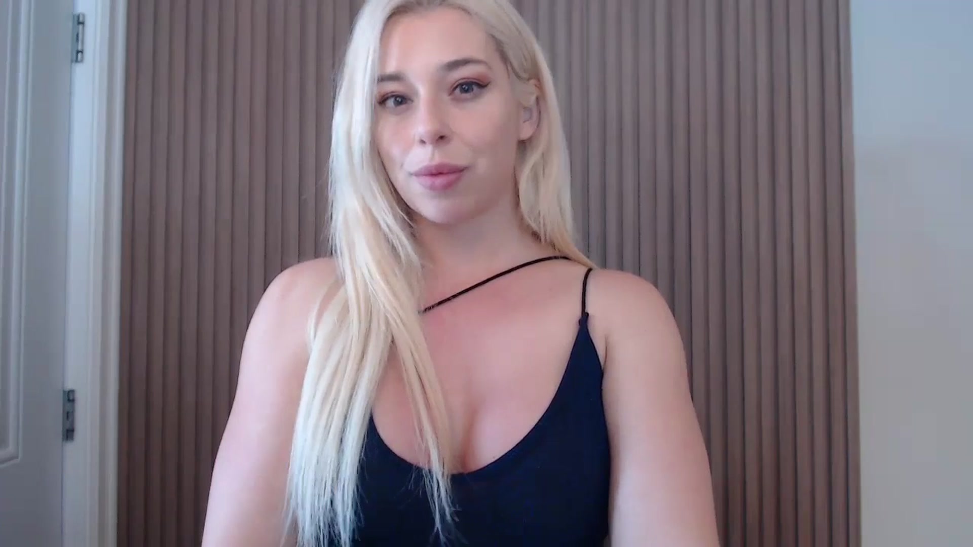 Gallery image thumbnail from Riley_Parks's myfreecams stream on, 02/16/2025, 19:11 image 5 of 20