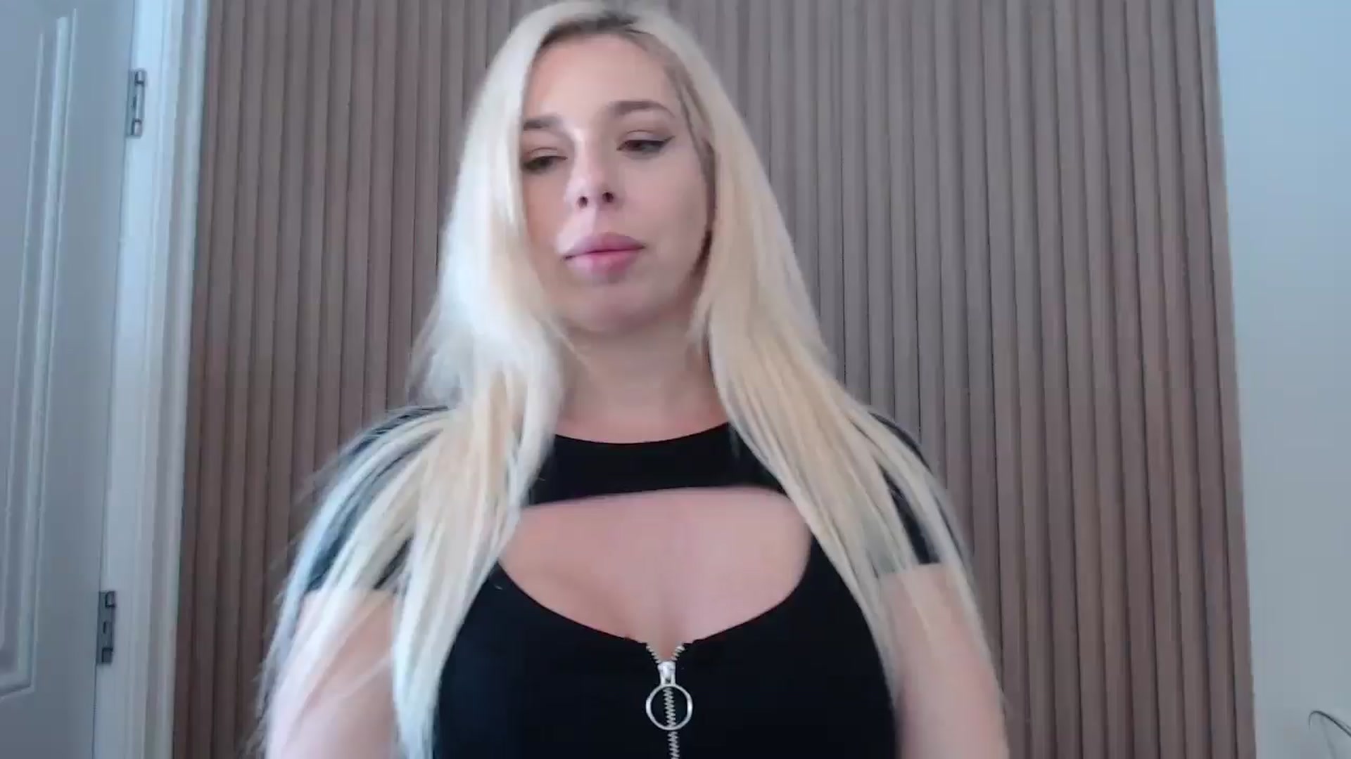 Gallery image thumbnail from Riley_Parks's myfreecams stream on, 03/01/2025, 14:31 image 8 of 20