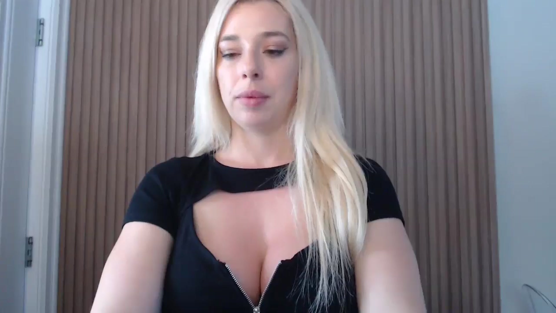 Gallery image thumbnail from Riley_Parks's myfreecams stream on, 03/01/2025, 17:00 image 8 of 20