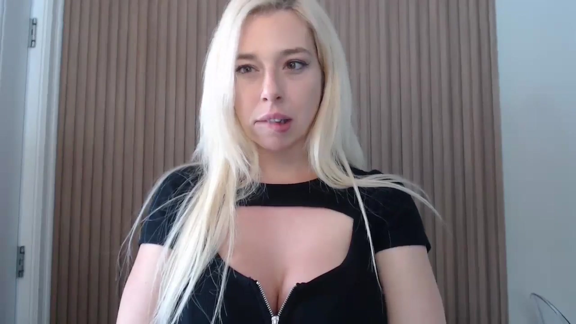 Gallery image thumbnail from Riley_Parks's myfreecams stream on, 03/01/2025, 17:00 image 17 of 20