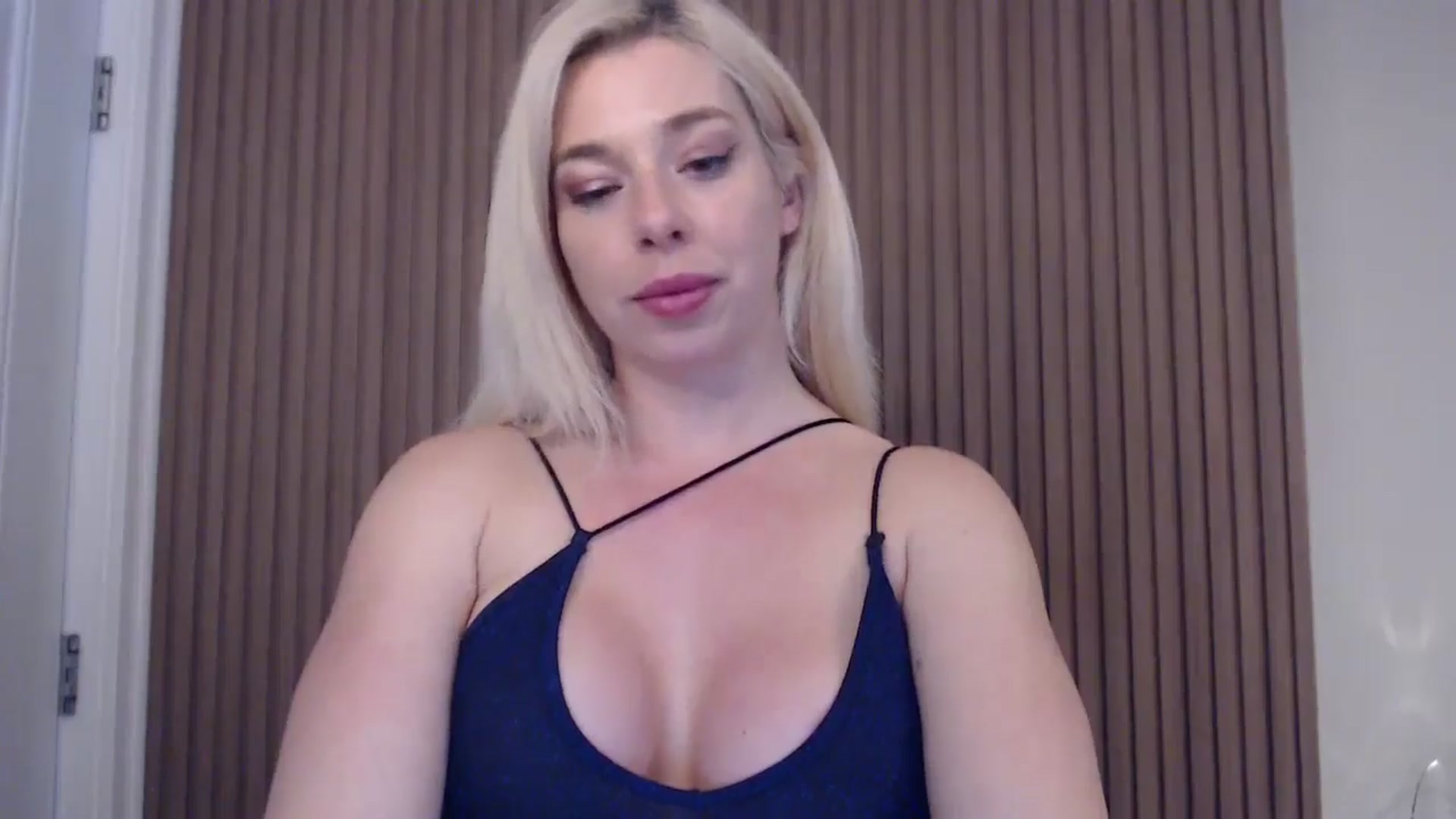 Gallery image thumbnail from Riley_Parks's myfreecams stream on, 03/04/2025, 24:58 image 11 of 20