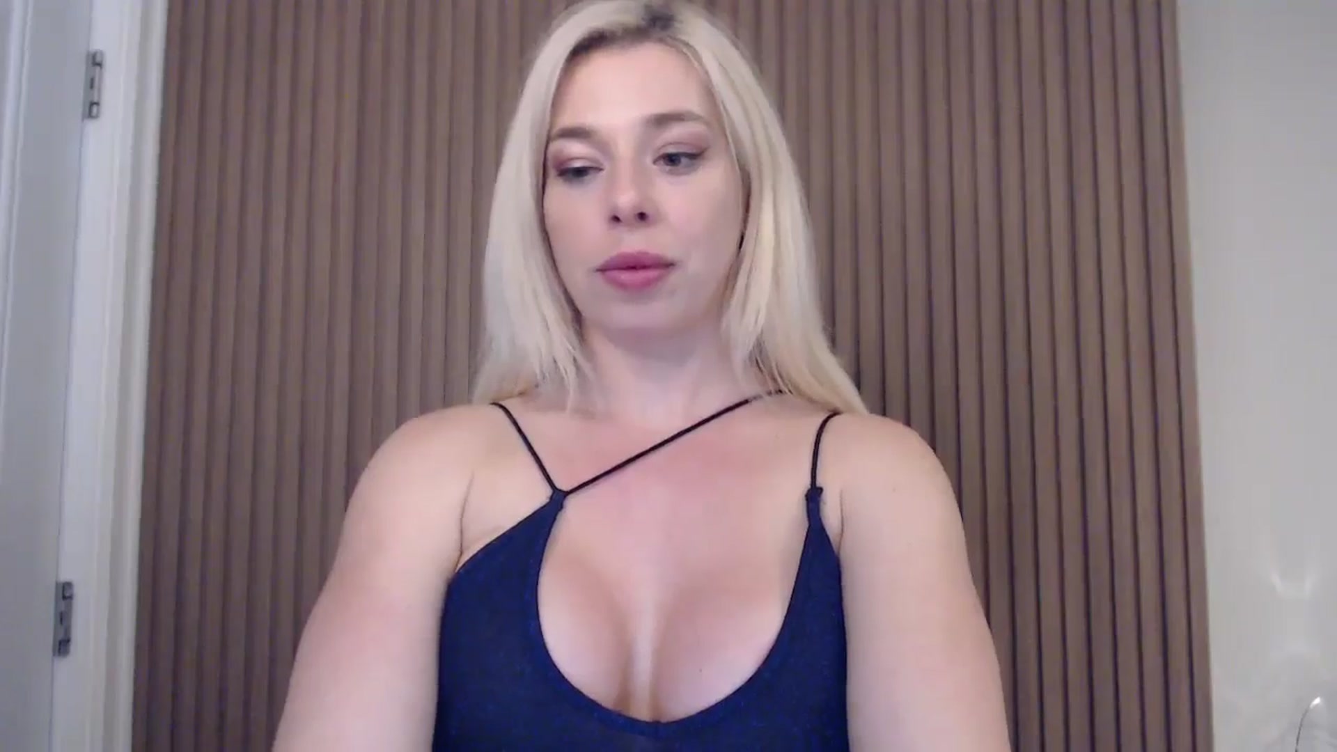 Gallery image thumbnail from Riley_Parks's myfreecams stream on, 03/04/2025, 24:58 image 10 of 20