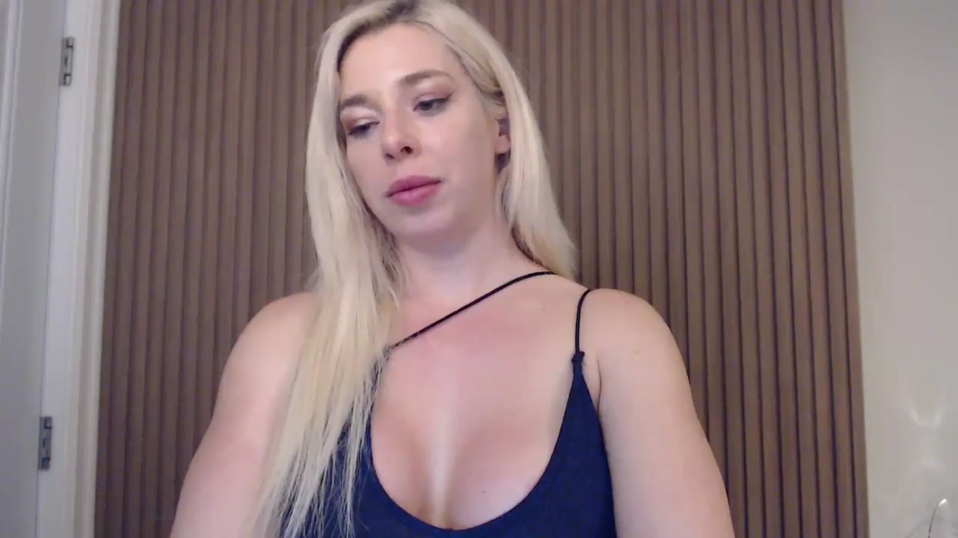 Gallery image thumbnail from Riley_Parks's myfreecams stream on, 03/04/2025, 24:58 image 14 of 20