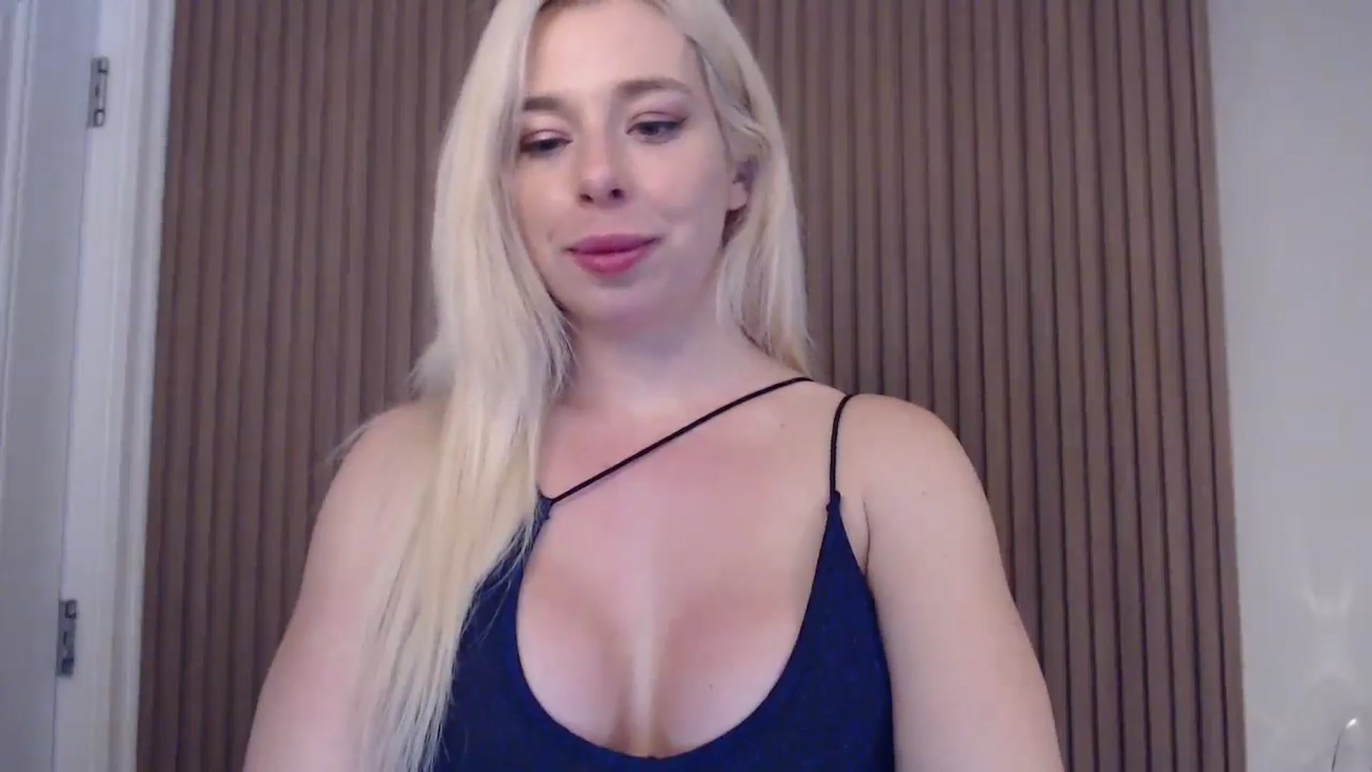 Gallery image thumbnail from Riley_Parks's myfreecams stream on, 03/04/2025, 24:58 image 18 of 20