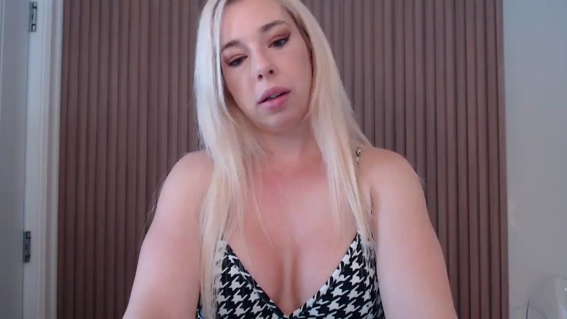 Gallery image thumbnail from Riley_Parks's myfreecams stream on, 03/07/2025, 12:29 image 15 of 20