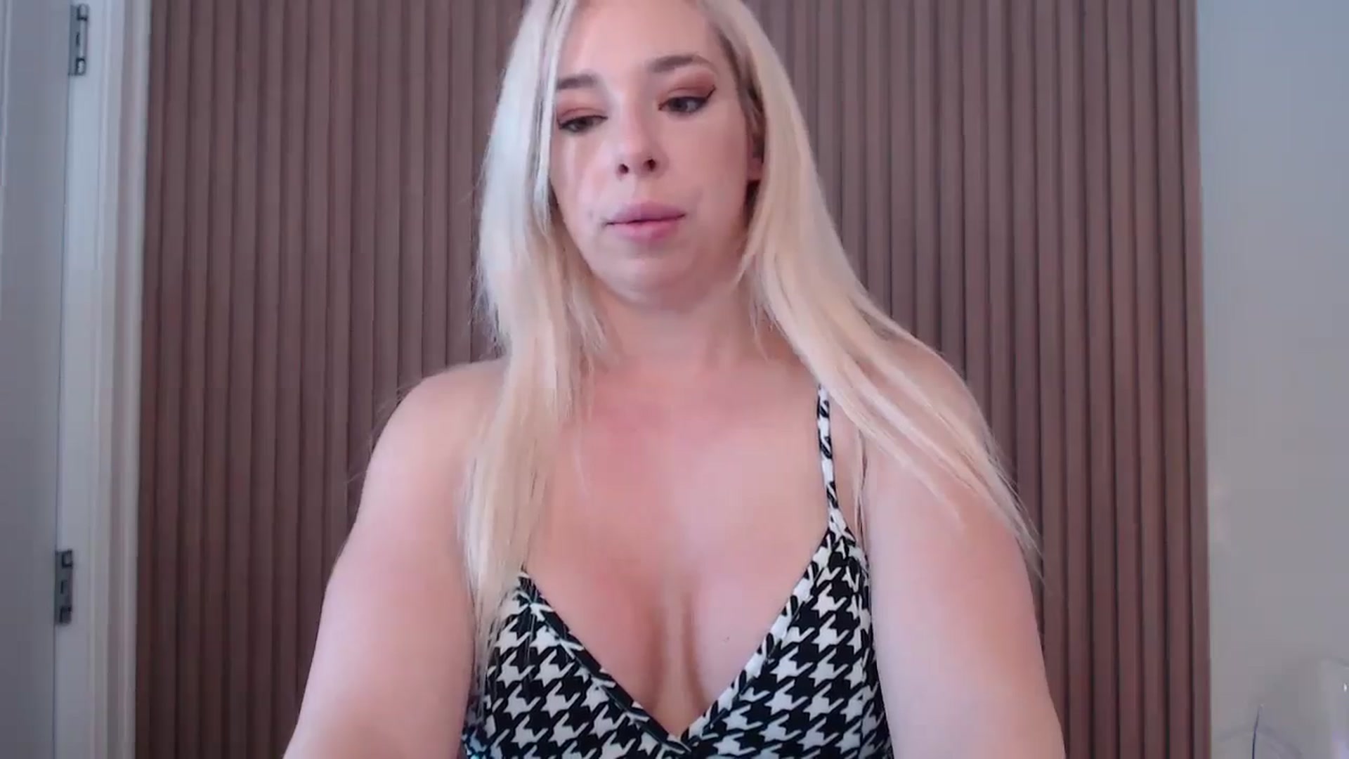 Gallery image thumbnail from Riley_Parks's myfreecams stream on, 03/07/2025, 12:29 image 9 of 20