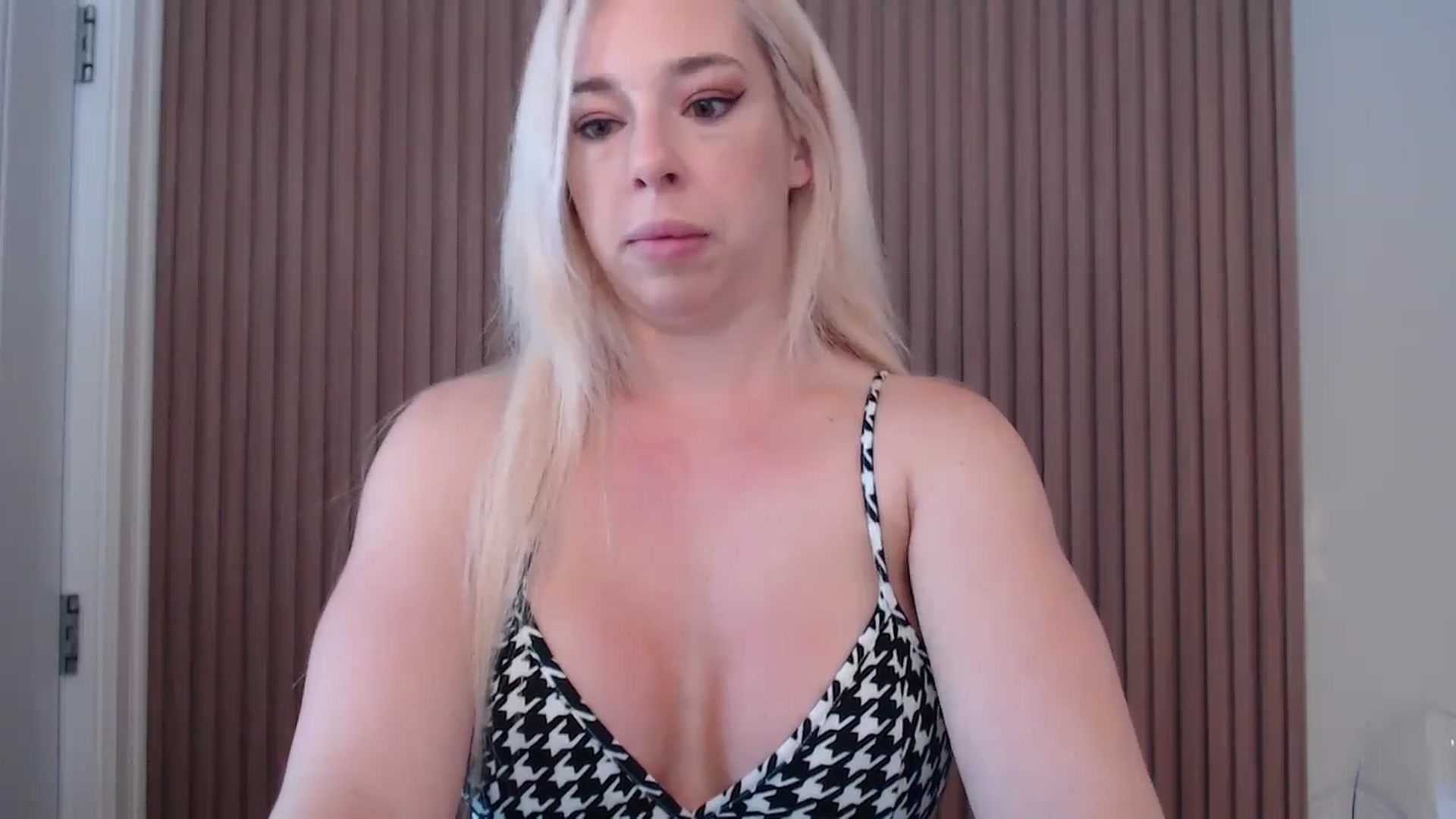 Gallery image thumbnail from Riley_Parks's myfreecams stream on, 03/07/2025, 12:29 image 4 of 20