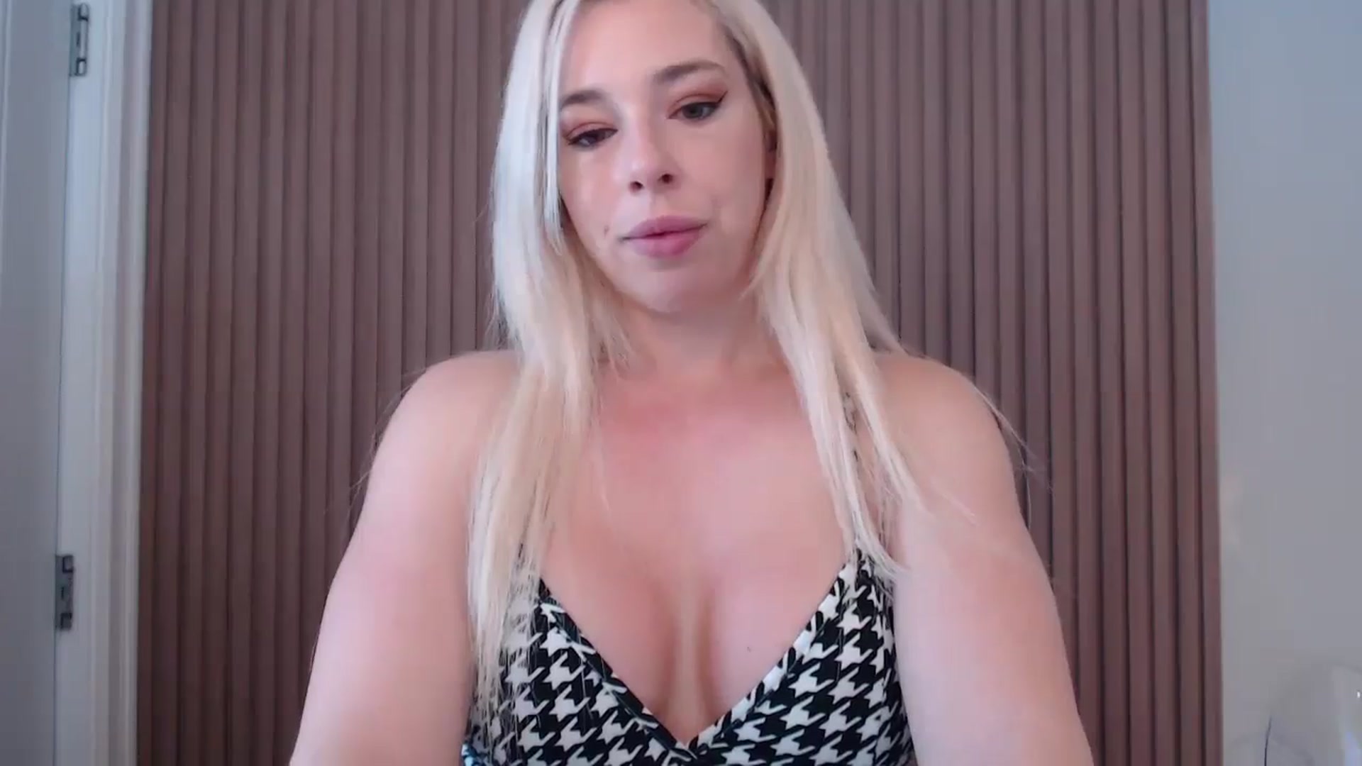 Gallery image thumbnail from Riley_Parks's myfreecams stream on, 03/07/2025, 12:29 image 11 of 20