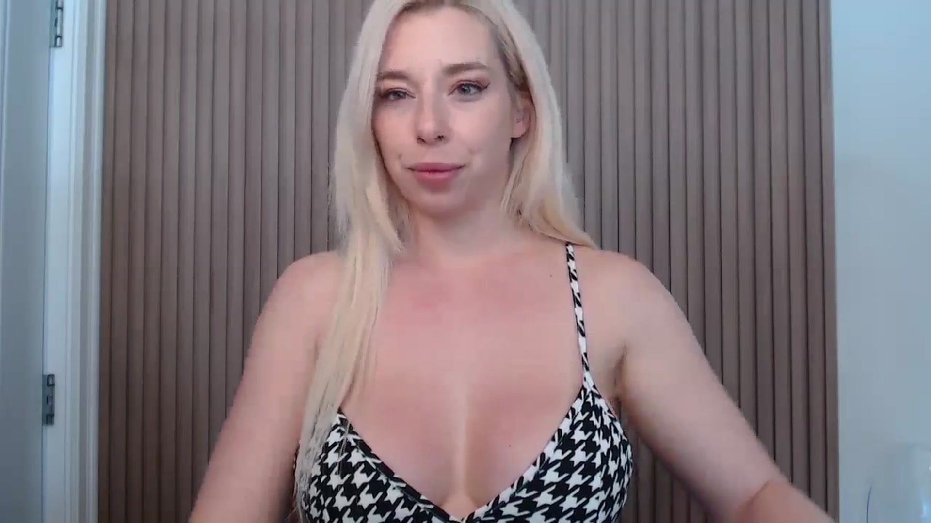 Gallery image thumbnail from Riley_Parks's myfreecams stream on, 03/07/2025, 20:14 image 11 of 20