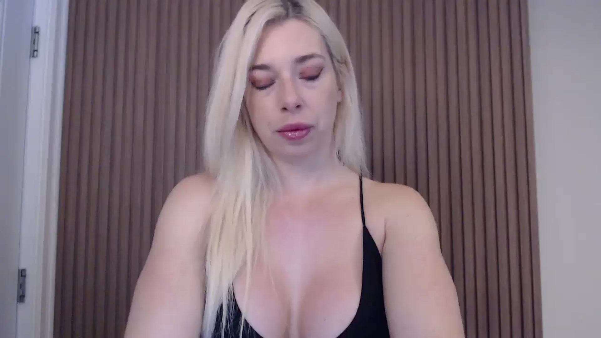 Gallery image thumbnail from Riley_Parks's myfreecams stream on, 03/09/2025, 11:32 image 5 of 20