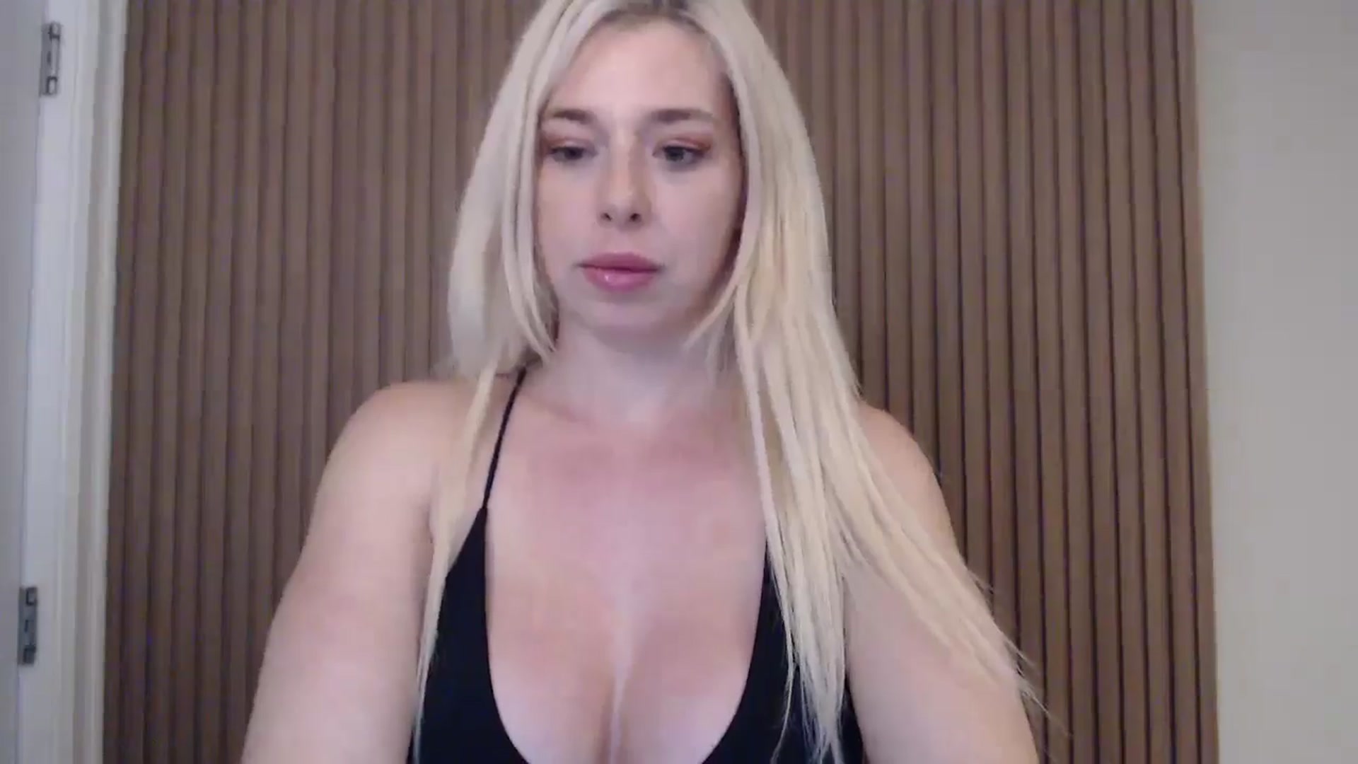 Gallery image thumbnail from Riley_Parks's myfreecams stream on, 03/10/2025, 24:16 image 16 of 20