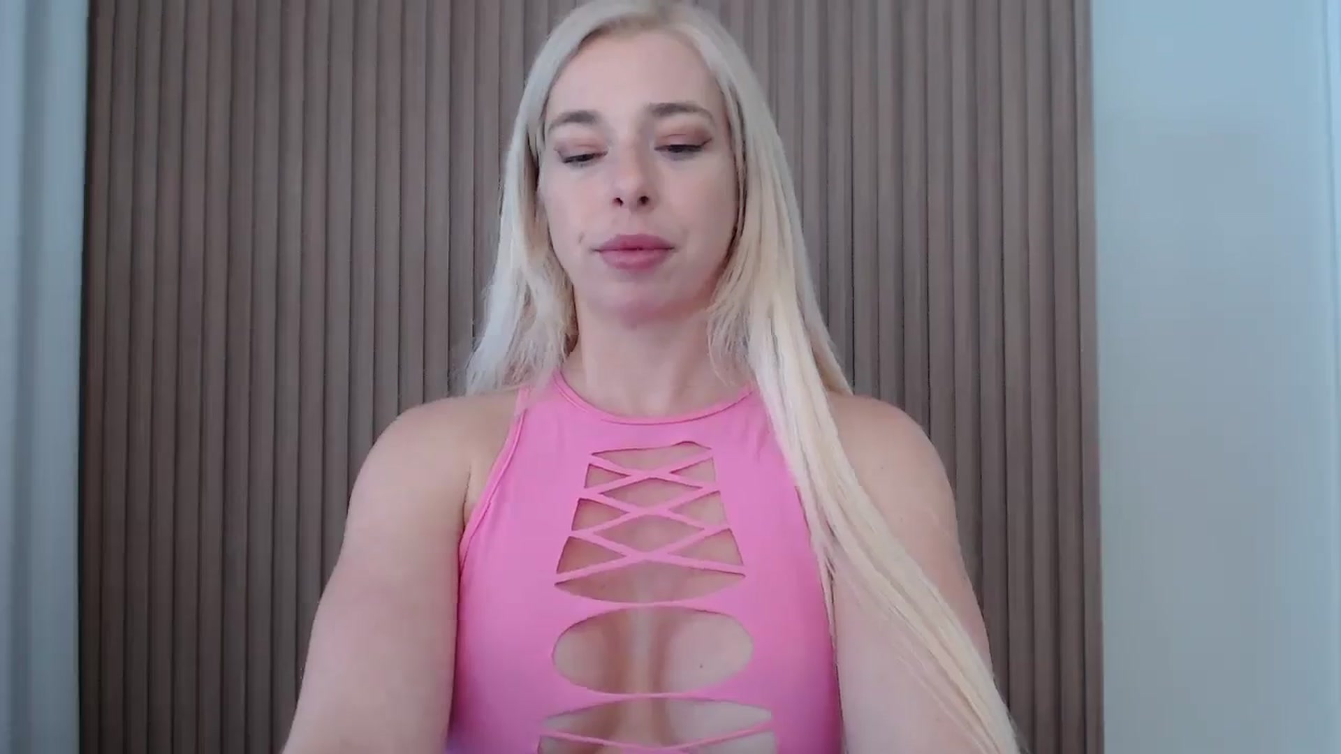 Gallery image thumbnail from Riley_Parks's myfreecams stream on, 03/16/2025, 15:52 image 15 of 20