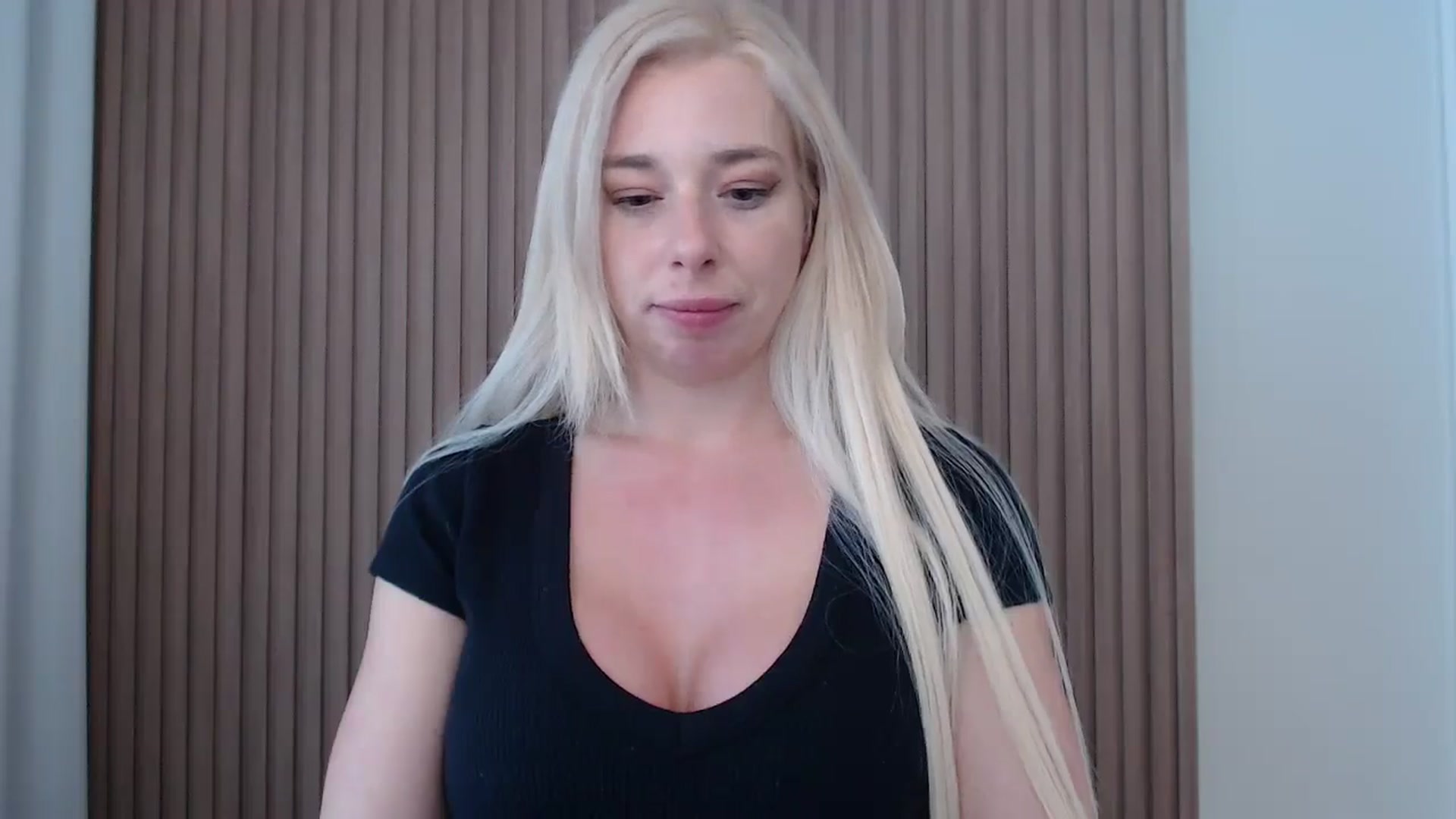 Gallery image thumbnail from Riley_Parks's myfreecams stream on, 03/16/2025, 19:12 image 8 of 20