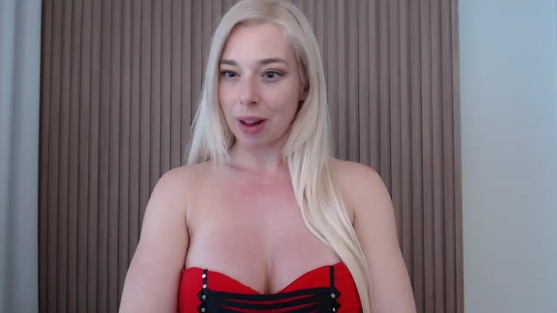 Gallery image thumbnail from Riley_Parks's myfreecams stream on, 03/16/2025, 20:03 image 9 of 20