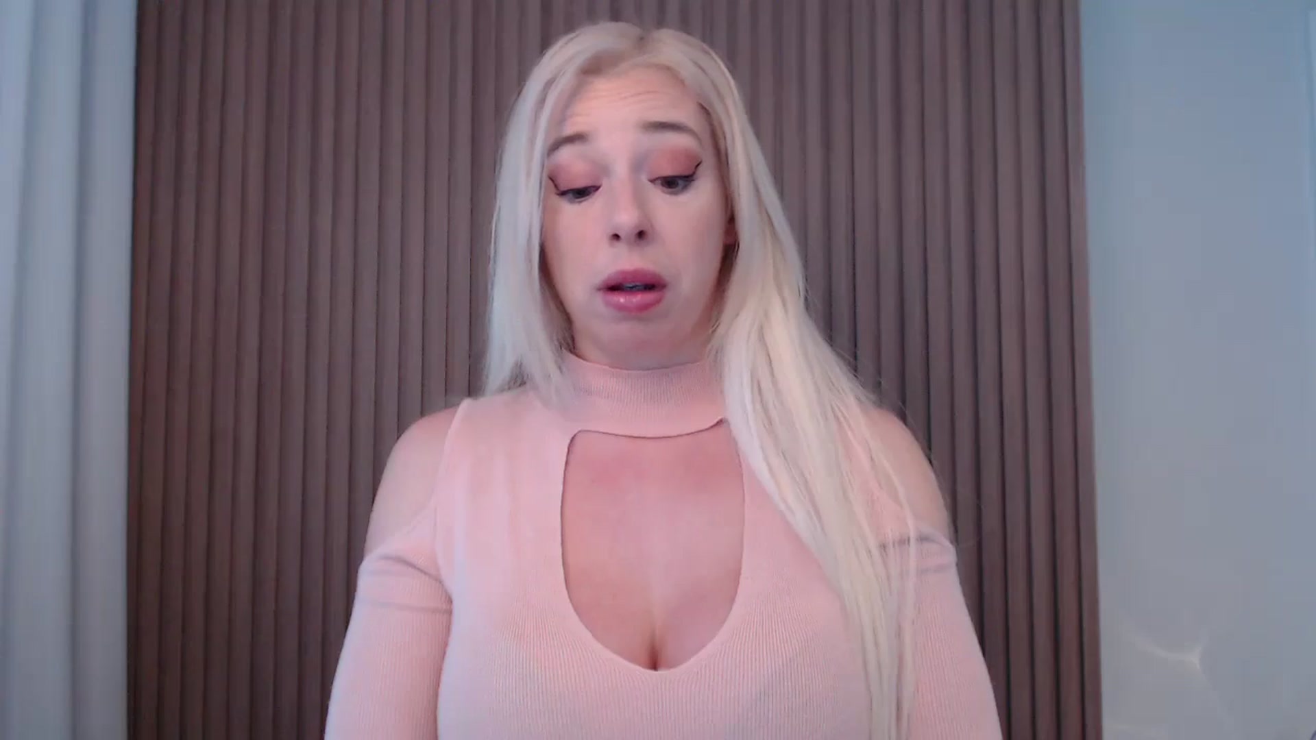Gallery image thumbnail from Riley_Parks's myfreecams stream on, 03/18/2025, 11:38 image 14 of 20