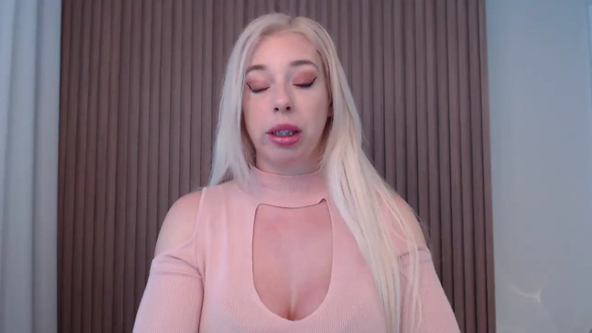 Gallery image thumbnail from Riley_Parks's myfreecams stream on, 03/18/2025, 11:38 image 13 of 20