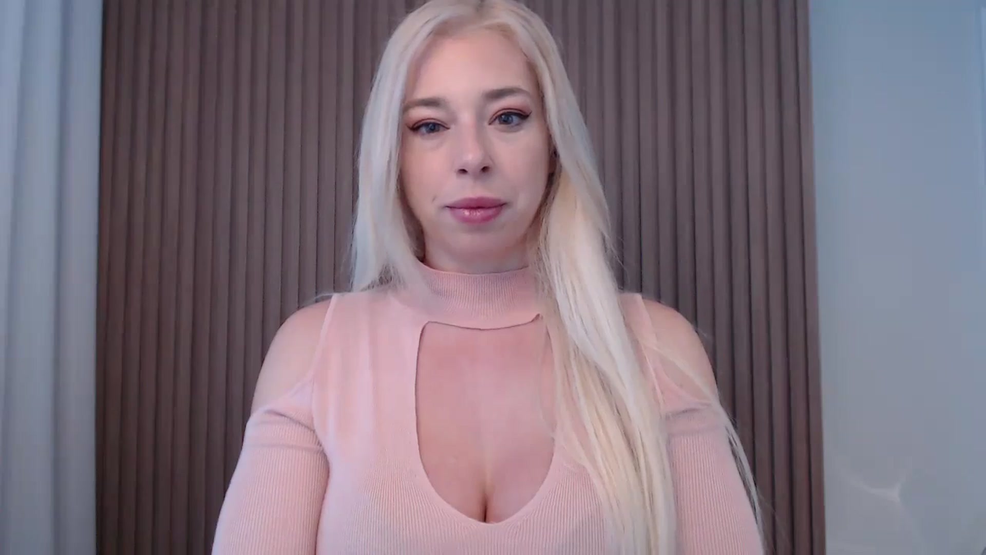 Gallery image thumbnail from Riley_Parks's myfreecams stream on, 03/18/2025, 11:38 image 18 of 20