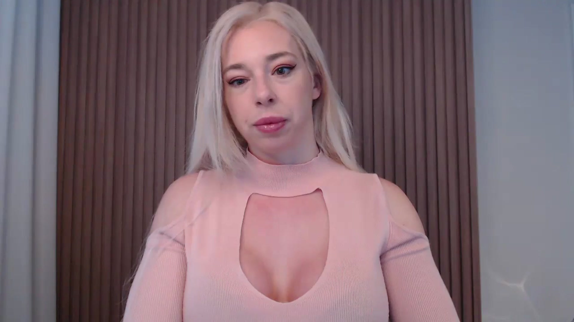 Gallery image thumbnail from Riley_Parks's myfreecams stream on, 03/18/2025, 11:38 image 2 of 20