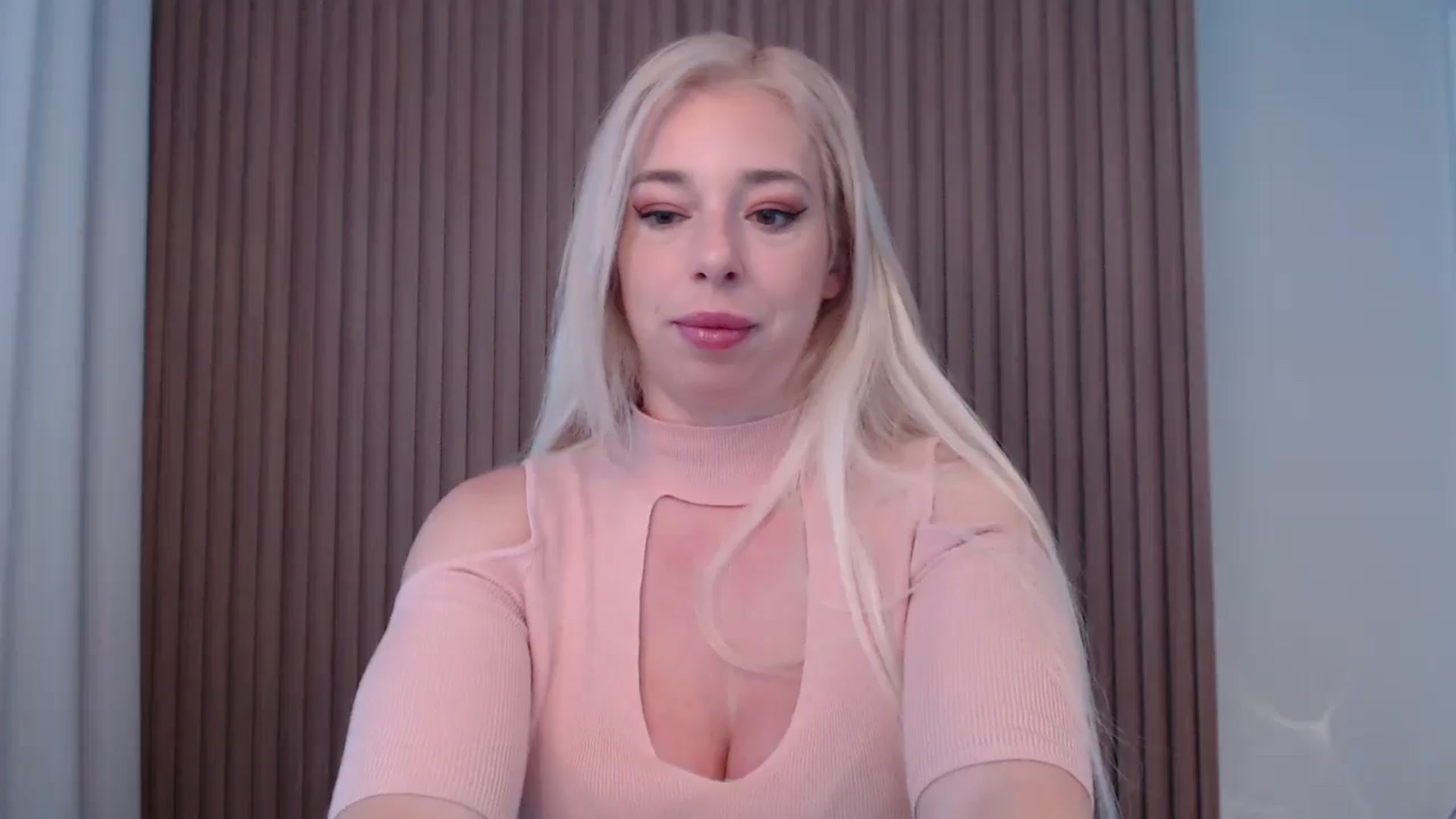 Gallery image thumbnail from Riley_Parks's myfreecams stream on, 03/18/2025, 11:38 image 12 of 20
