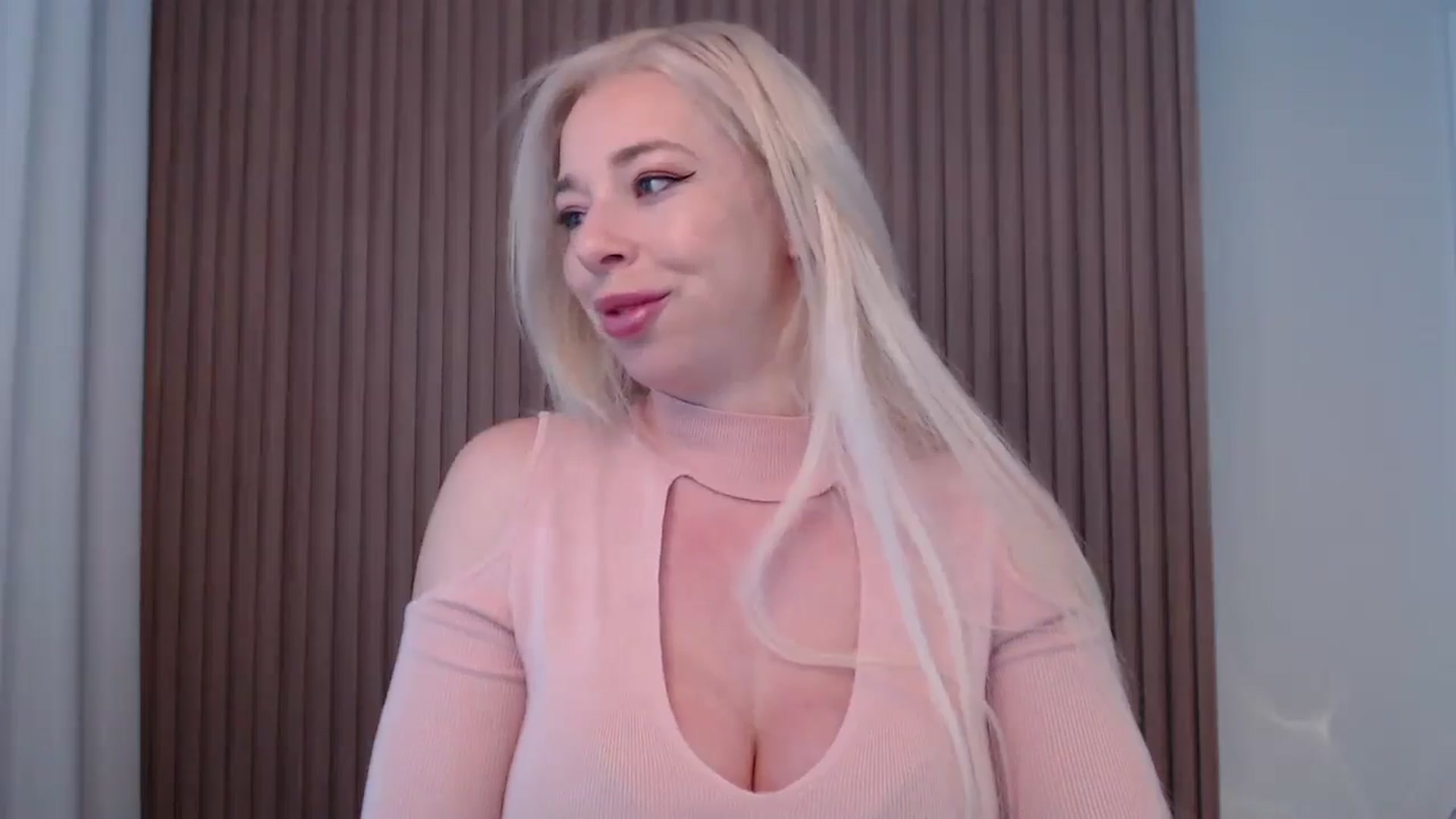 Gallery image thumbnail from Riley_Parks's myfreecams stream on, 03/18/2025, 11:38 image 11 of 20