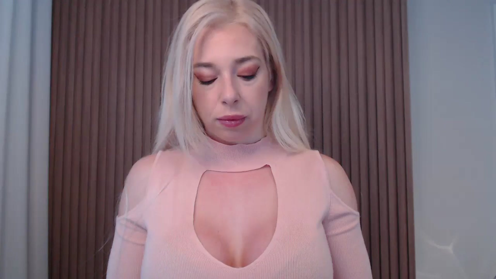 Gallery image thumbnail from Riley_Parks's myfreecams stream on, 03/18/2025, 11:38 image 4 of 20