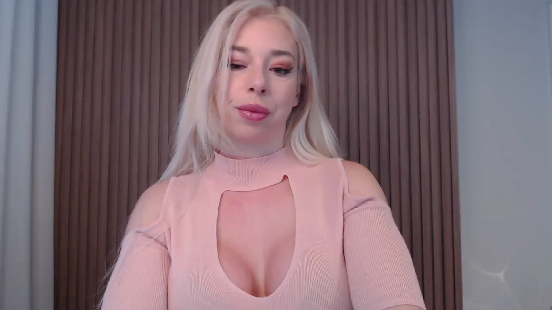 Gallery image thumbnail from Riley_Parks's myfreecams stream on, 03/18/2025, 11:38 image 3 of 20