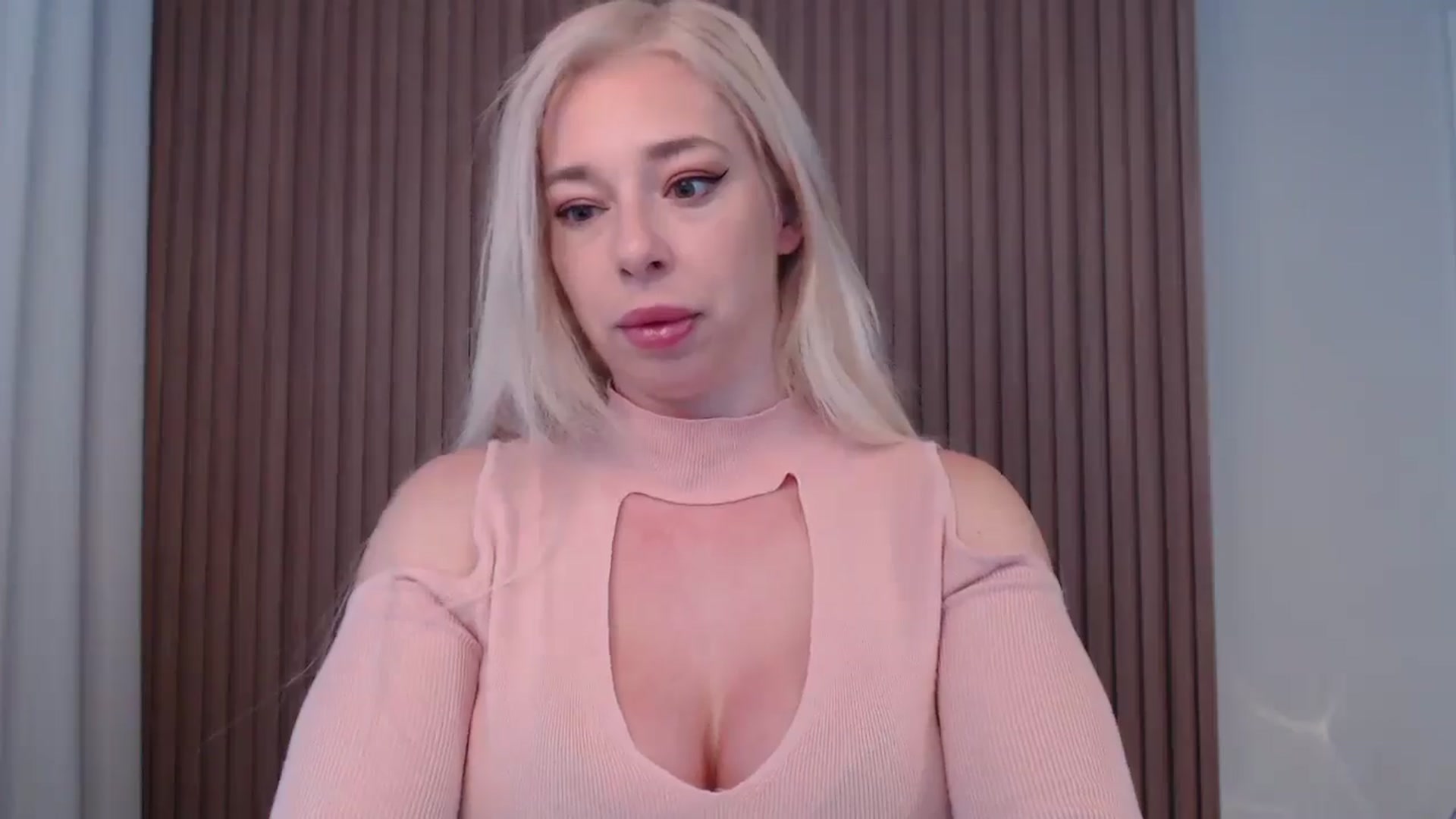 Gallery image thumbnail from Riley_Parks's myfreecams stream on, 03/18/2025, 11:38 image 5 of 20