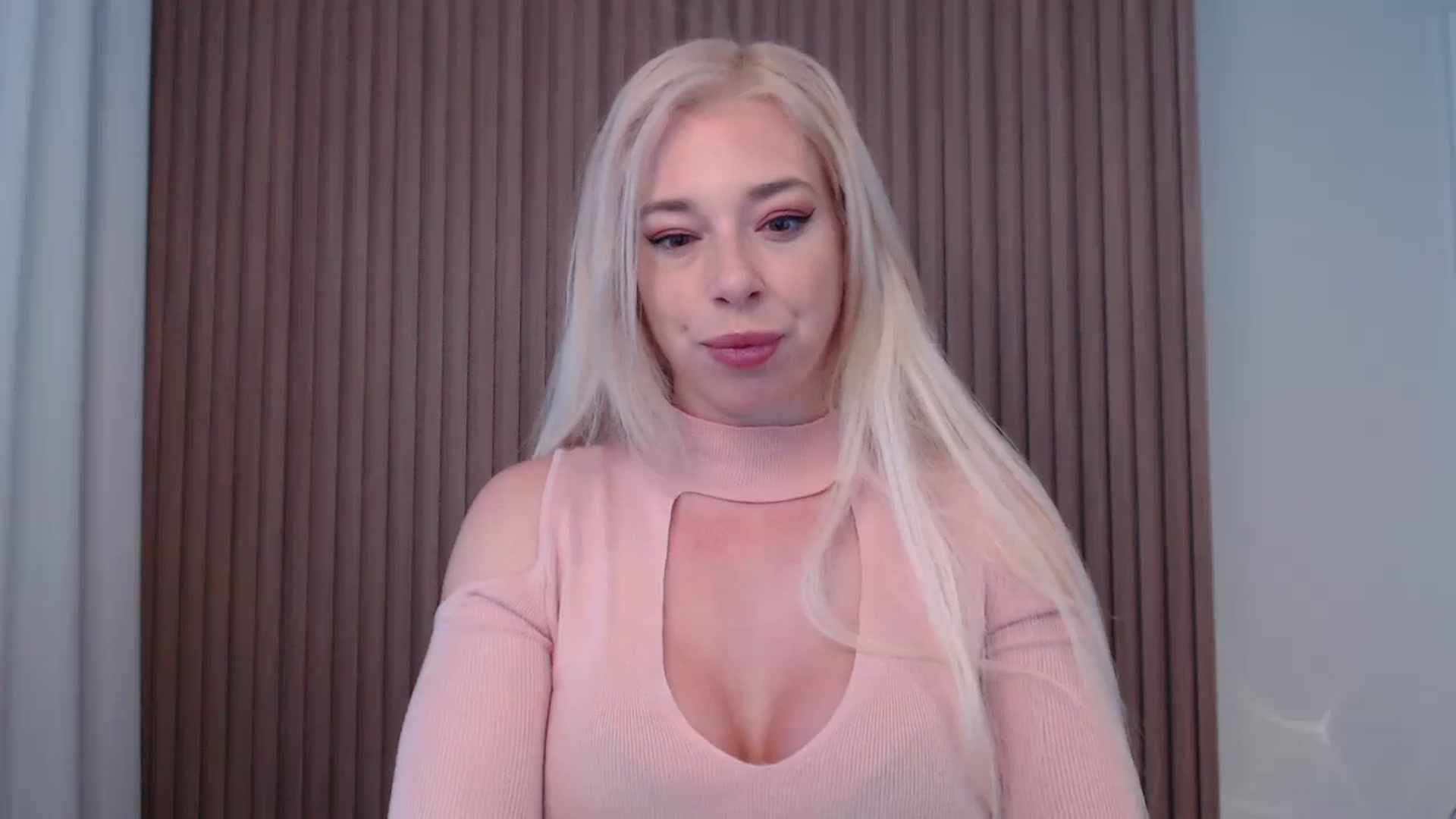 Gallery image thumbnail from Riley_Parks's myfreecams stream on, 03/18/2025, 11:38 image 8 of 20