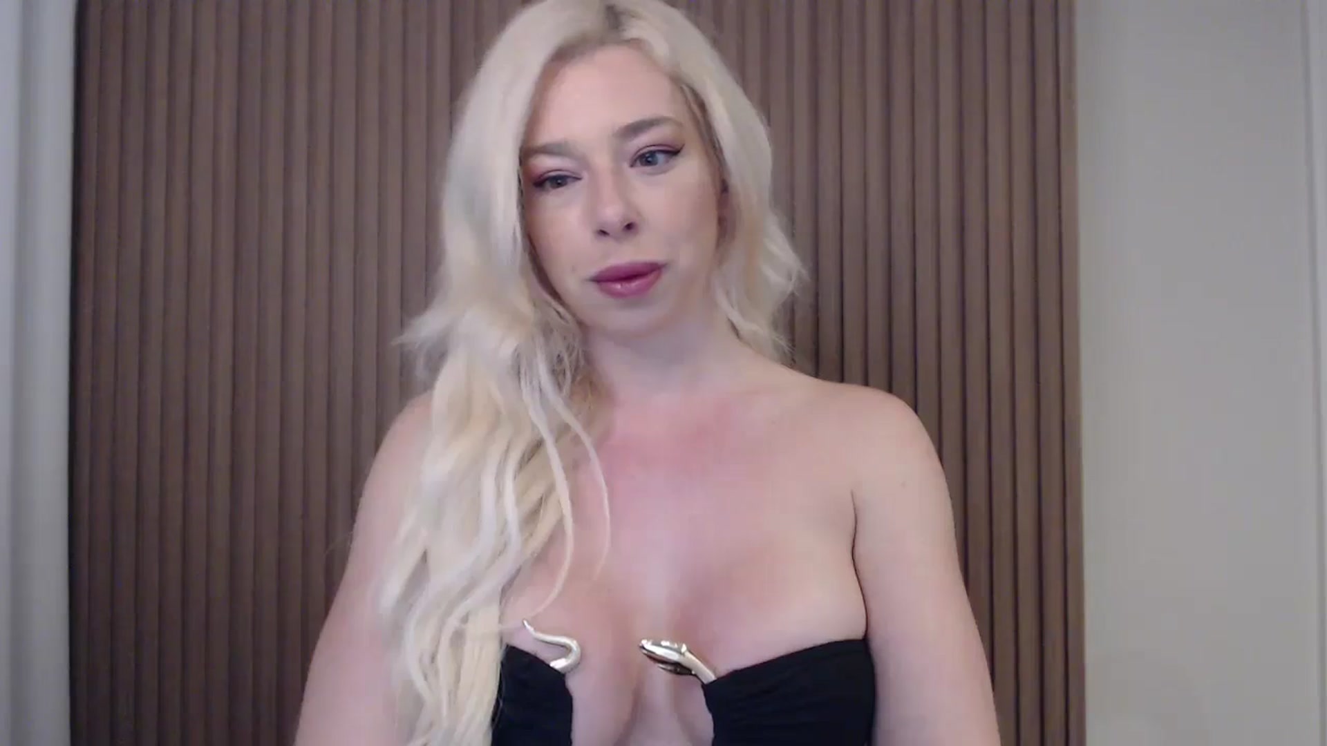 Gallery image thumbnail from Riley_Parks's myfreecams stream on, 04/01/2025, 08:06 image 17 of 20