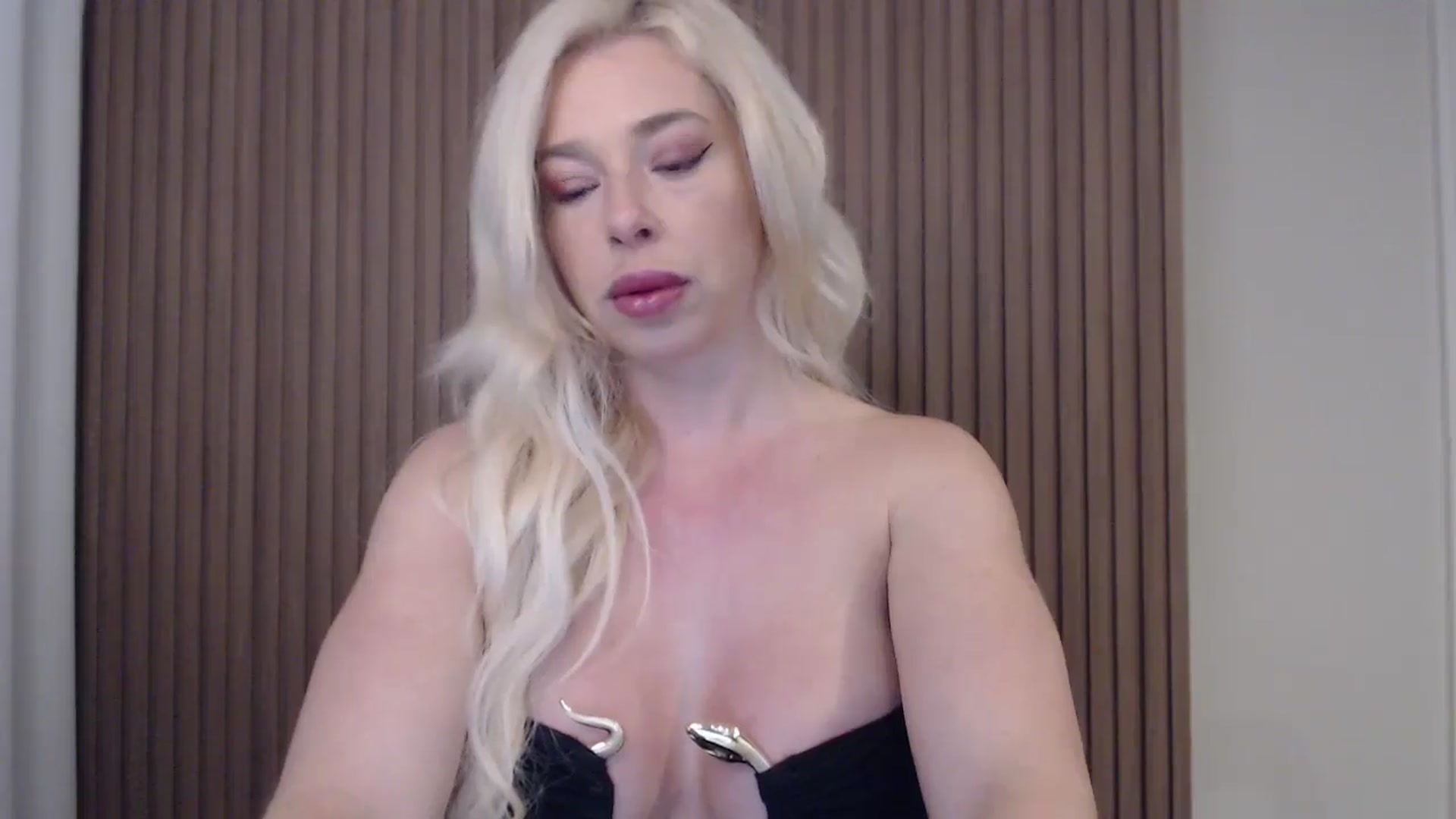 Gallery image thumbnail from Riley_Parks's myfreecams stream on, 04/01/2025, 08:06 image 19 of 20