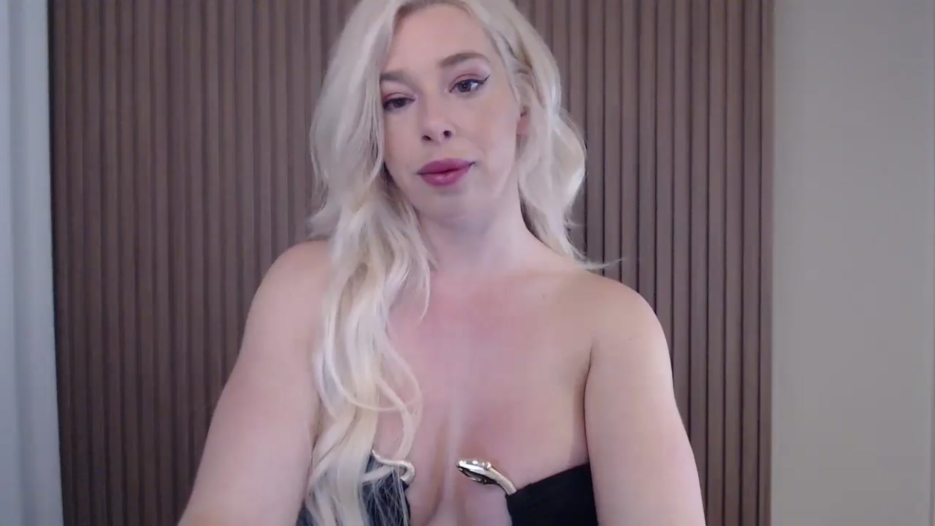 Gallery image thumbnail from Riley_Parks's myfreecams stream on, 04/01/2025, 09:27 image 7 of 20