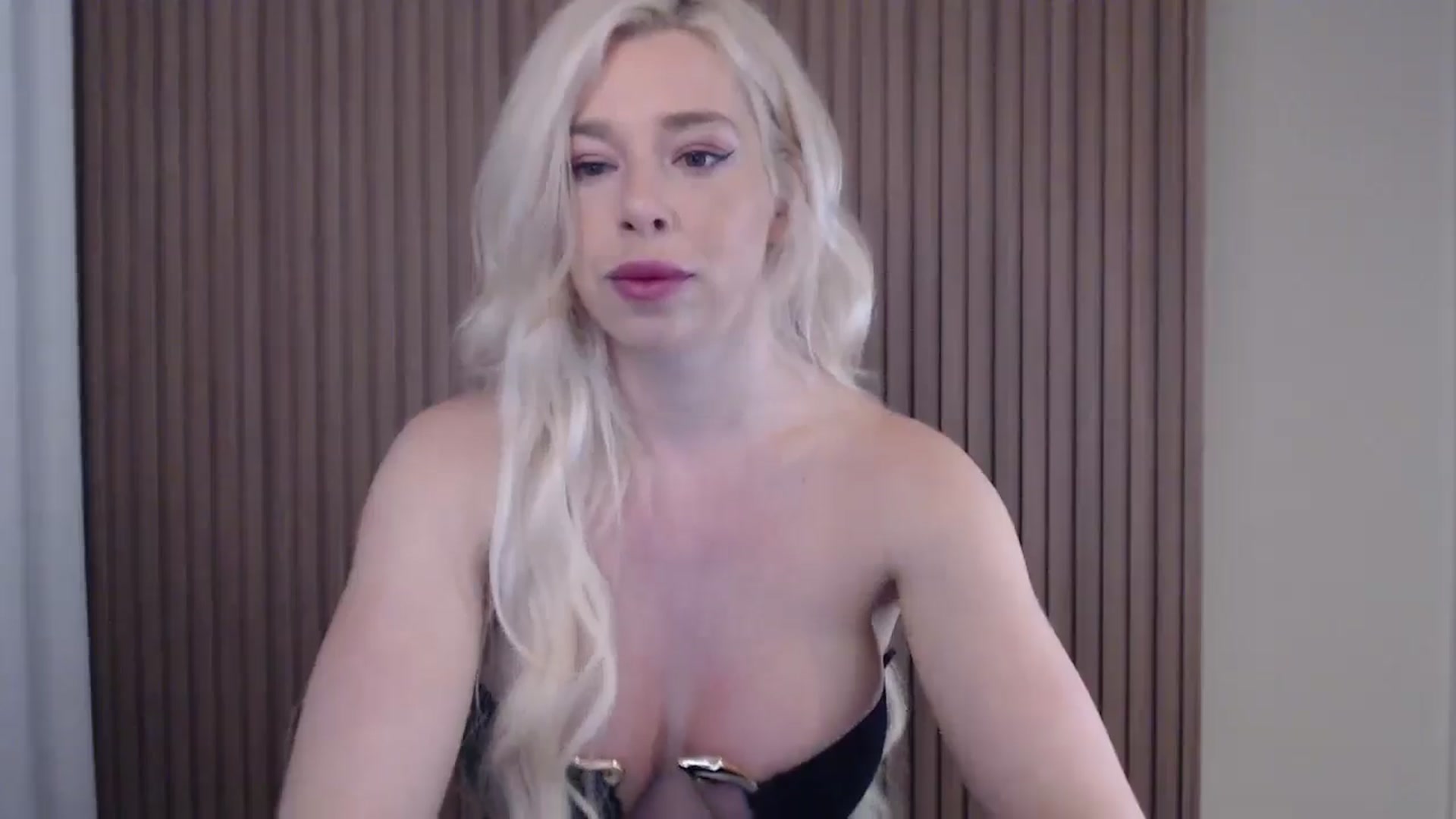 Gallery image thumbnail from Riley_Parks's myfreecams stream on, 04/01/2025, 09:27 image 9 of 20