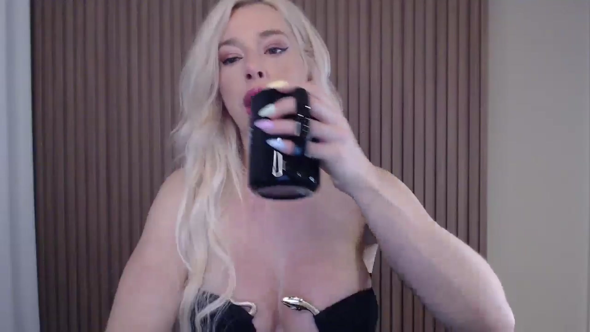 Gallery image thumbnail from Riley_Parks's myfreecams stream on, 04/01/2025, 09:27 image 8 of 20