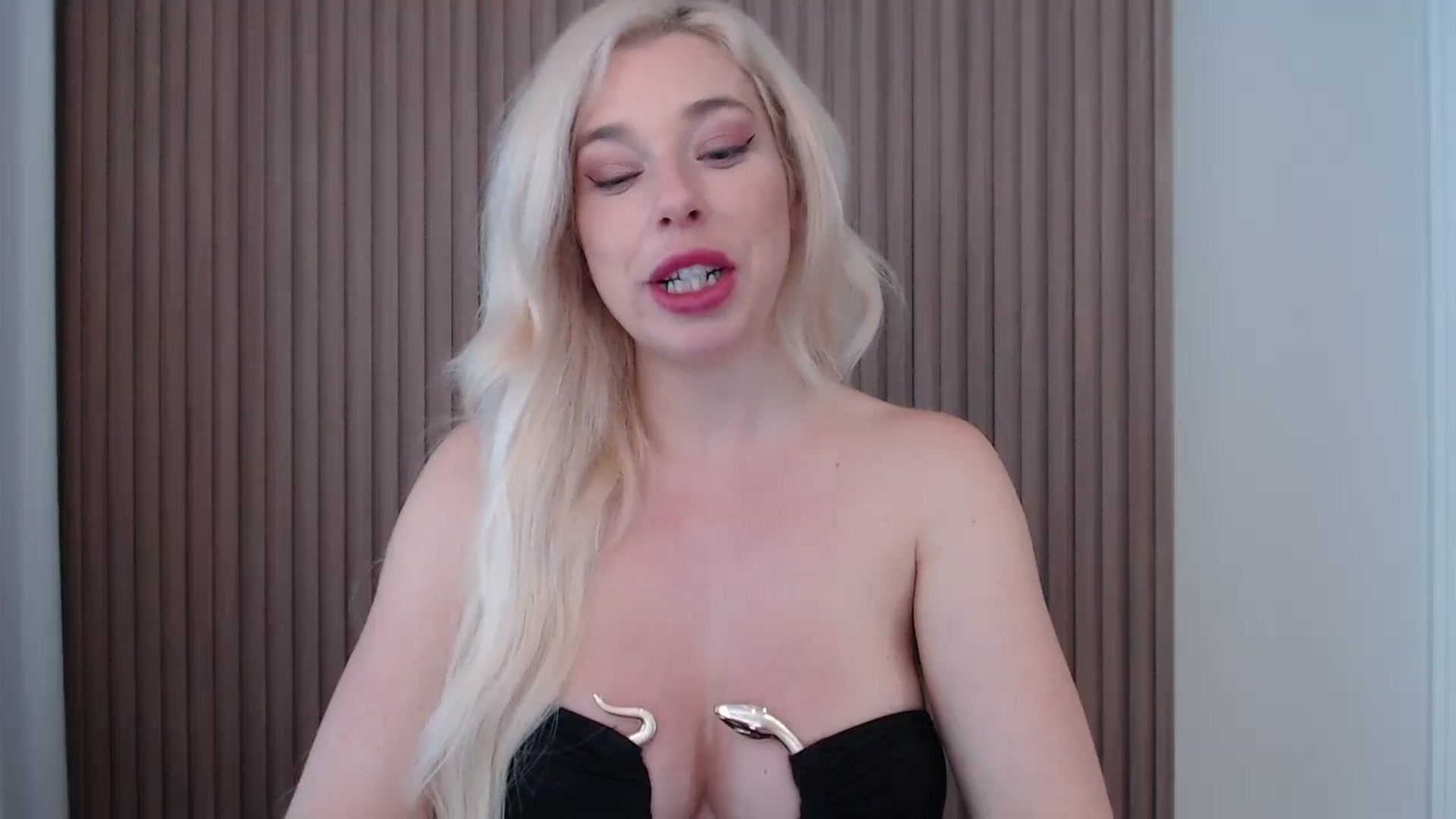 Gallery image thumbnail from Riley_Parks's myfreecams stream on, 04/01/2025, 15:25 image 5 of 20