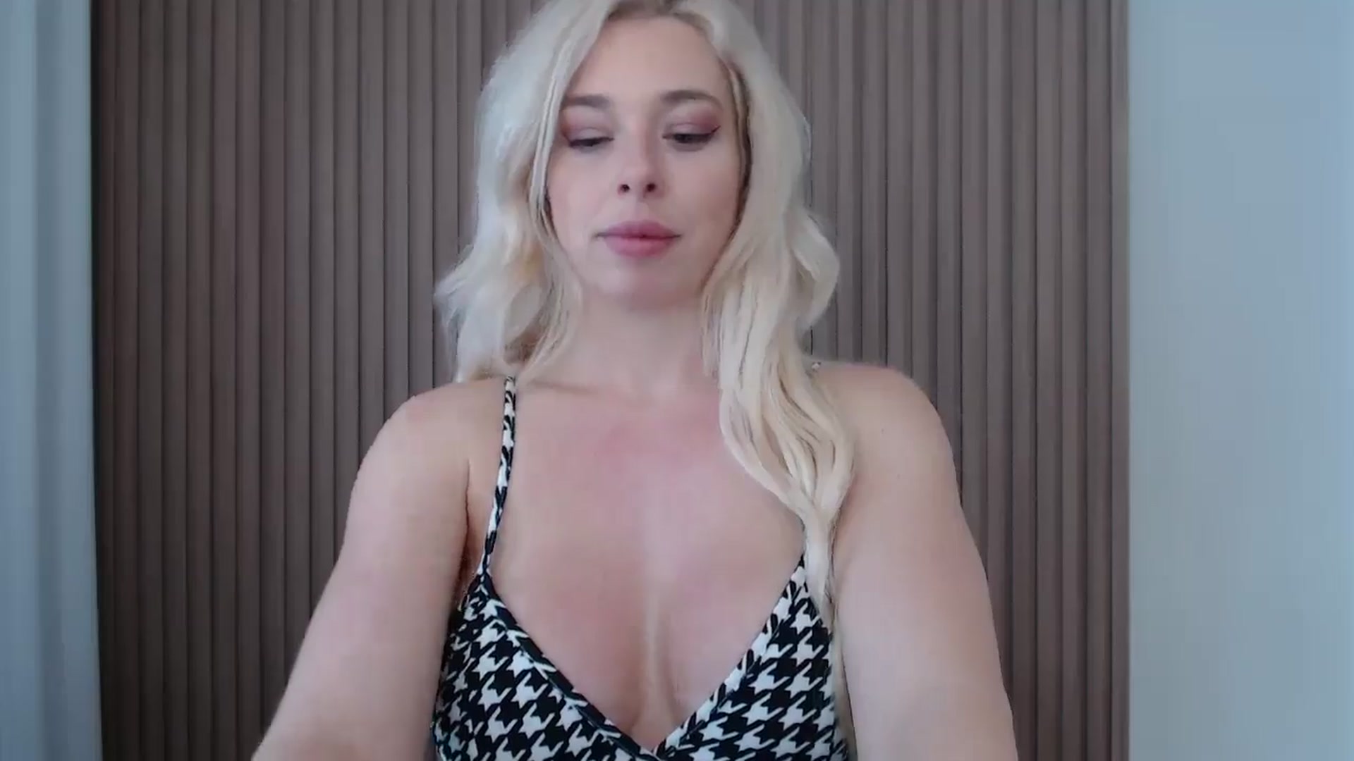 Gallery image thumbnail from Riley_Parks's myfreecams stream on, 04/01/2025, 18:06 image 17 of 20