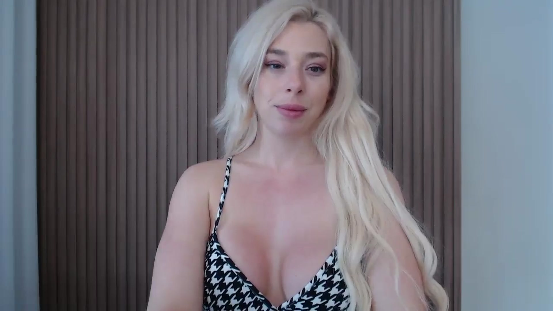 Gallery image thumbnail from Riley_Parks's myfreecams stream on, 04/01/2025, 18:06 image 9 of 20