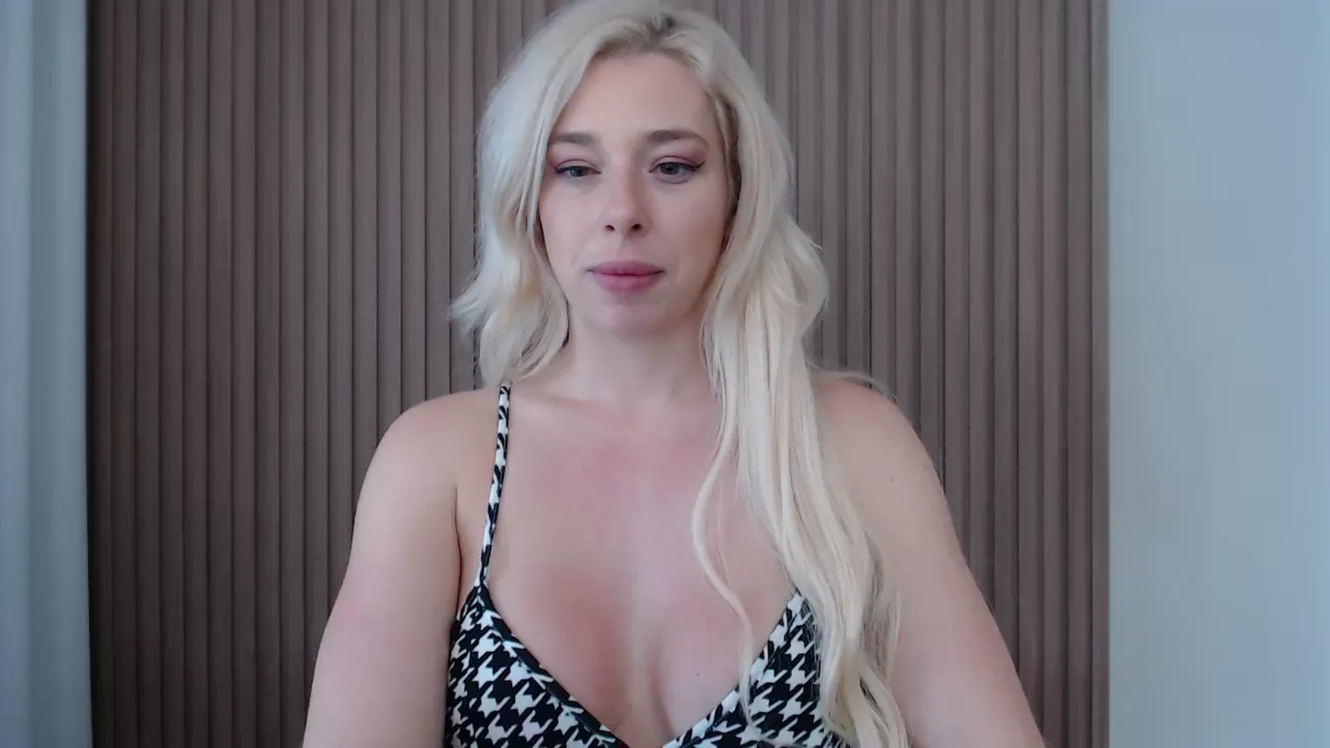 Gallery image thumbnail from Riley_Parks's myfreecams stream on, 04/01/2025, 18:06 image 6 of 20