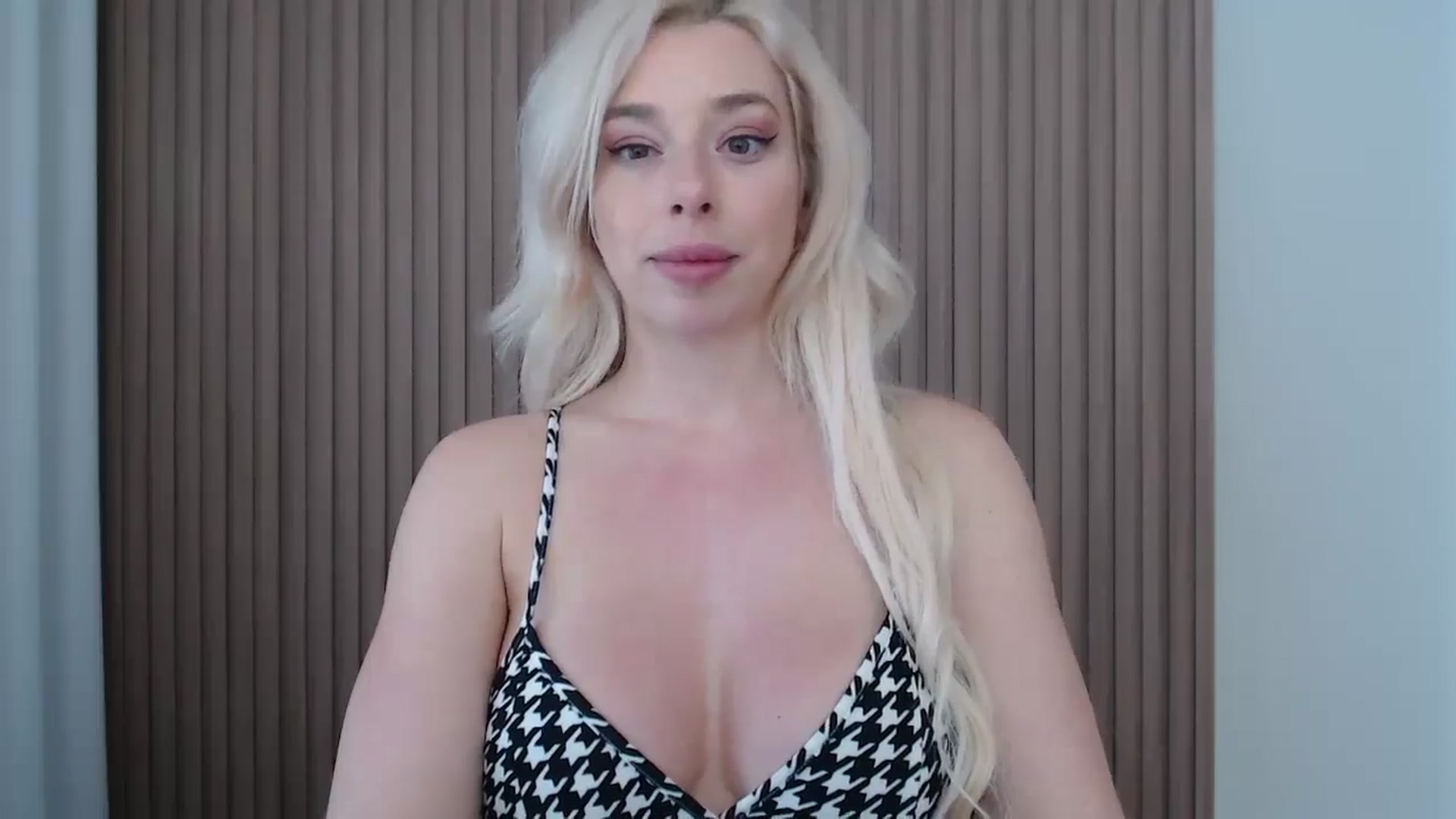 Gallery image thumbnail from Riley_Parks's myfreecams stream on, 04/01/2025, 18:06 image 14 of 20
