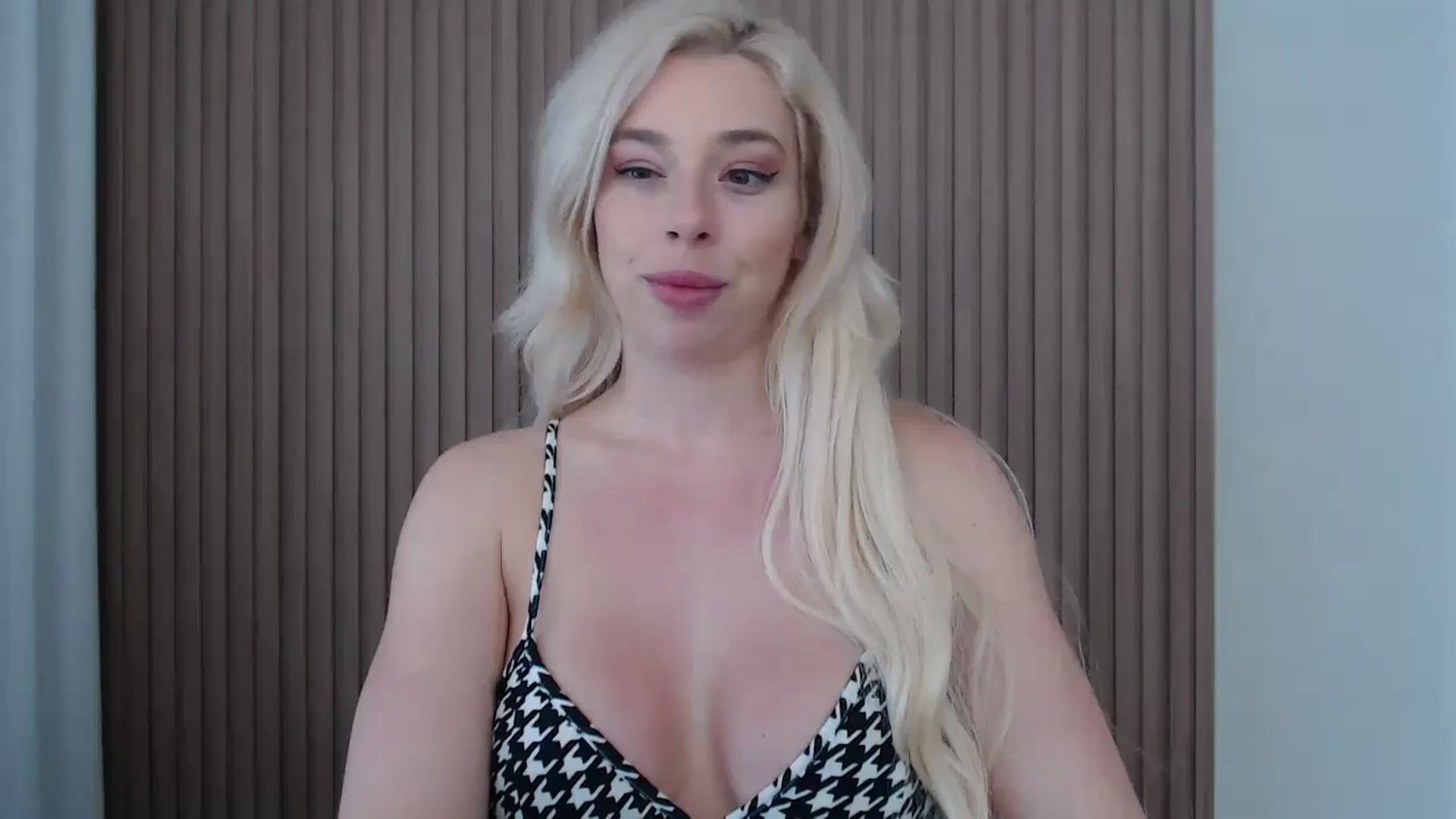 Gallery image thumbnail from Riley_Parks's myfreecams stream on, 04/01/2025, 18:06 image 4 of 20