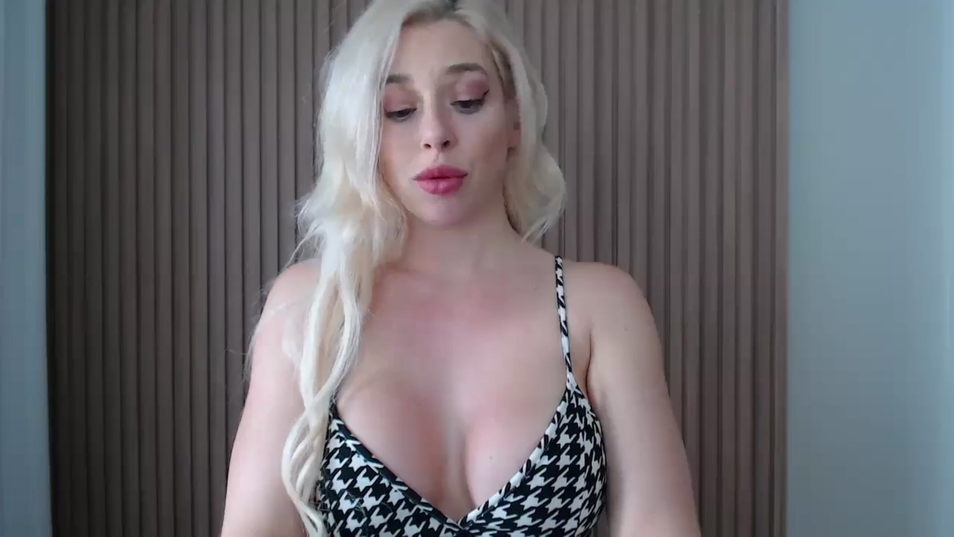 Gallery image thumbnail from Riley_Parks's myfreecams stream on, 04/01/2025, 20:51 image 6 of 20