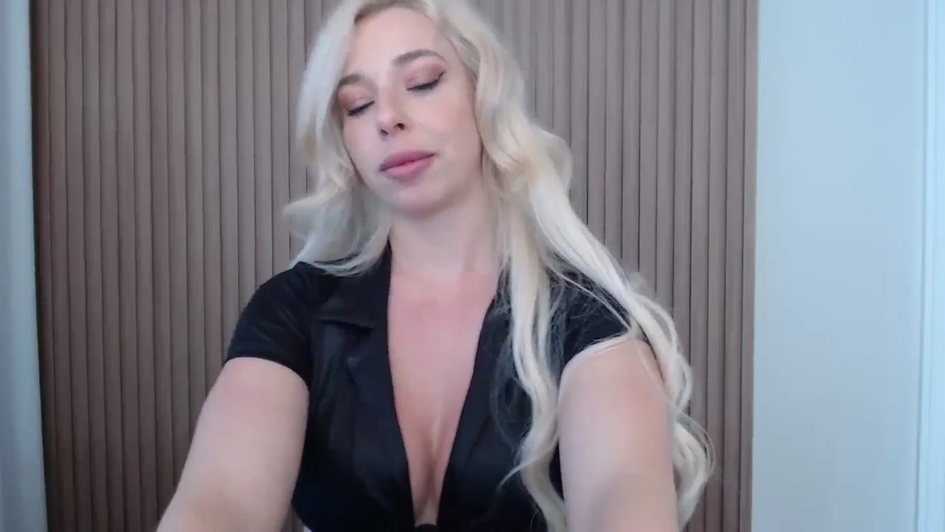 Gallery image thumbnail from Riley_Parks's myfreecams stream on, 04/02/2025, 15:12 image 2 of 20