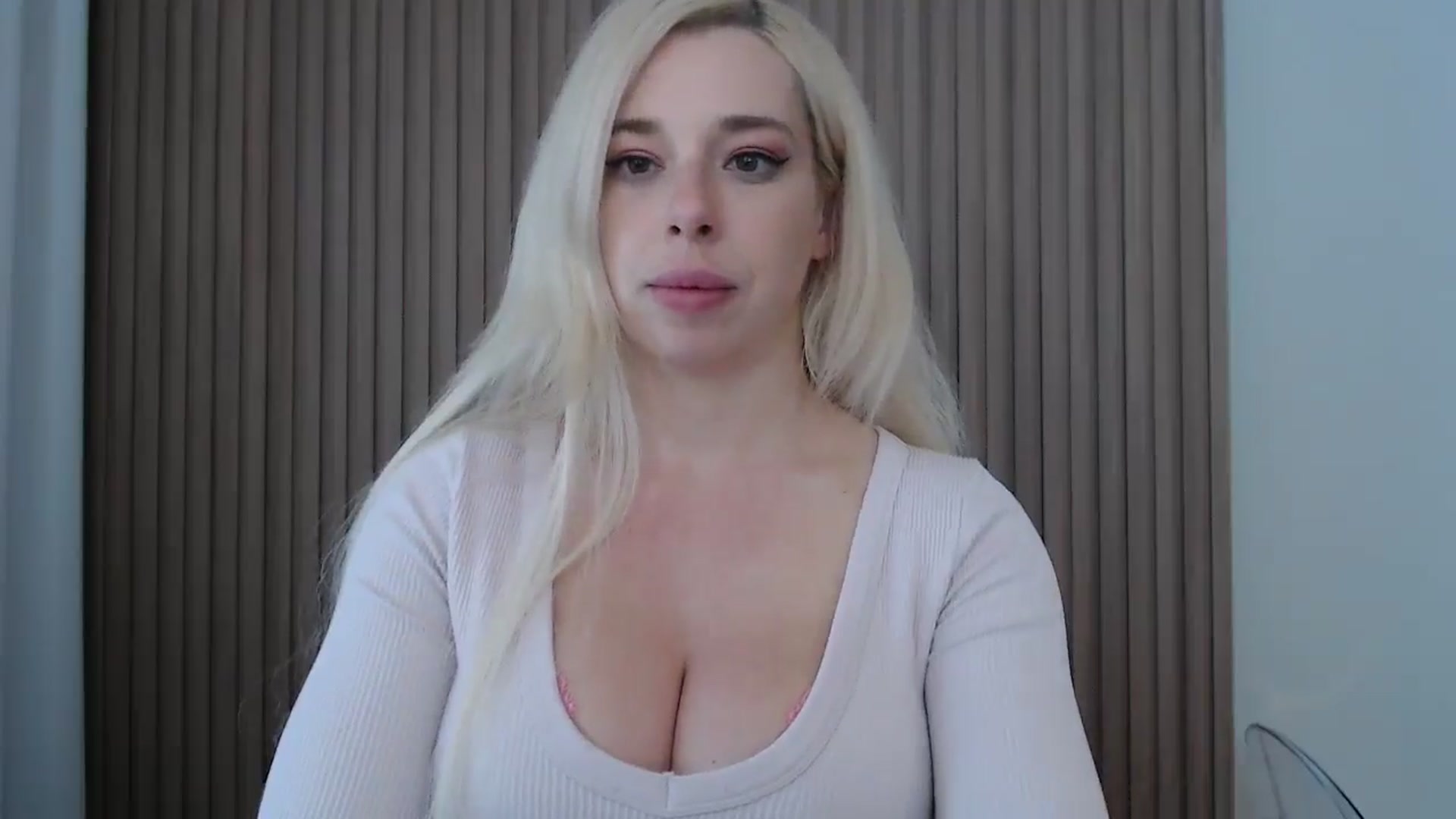 Gallery image thumbnail from Riley_Parks's myfreecams stream on, 04/08/2025, 17:49 image 6 of 20